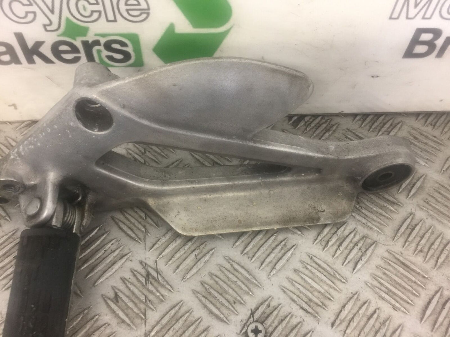 YAMAHA XJ600 XJ 600 DIVERSION LEFT HANGER AND PEG  YEAR 1995