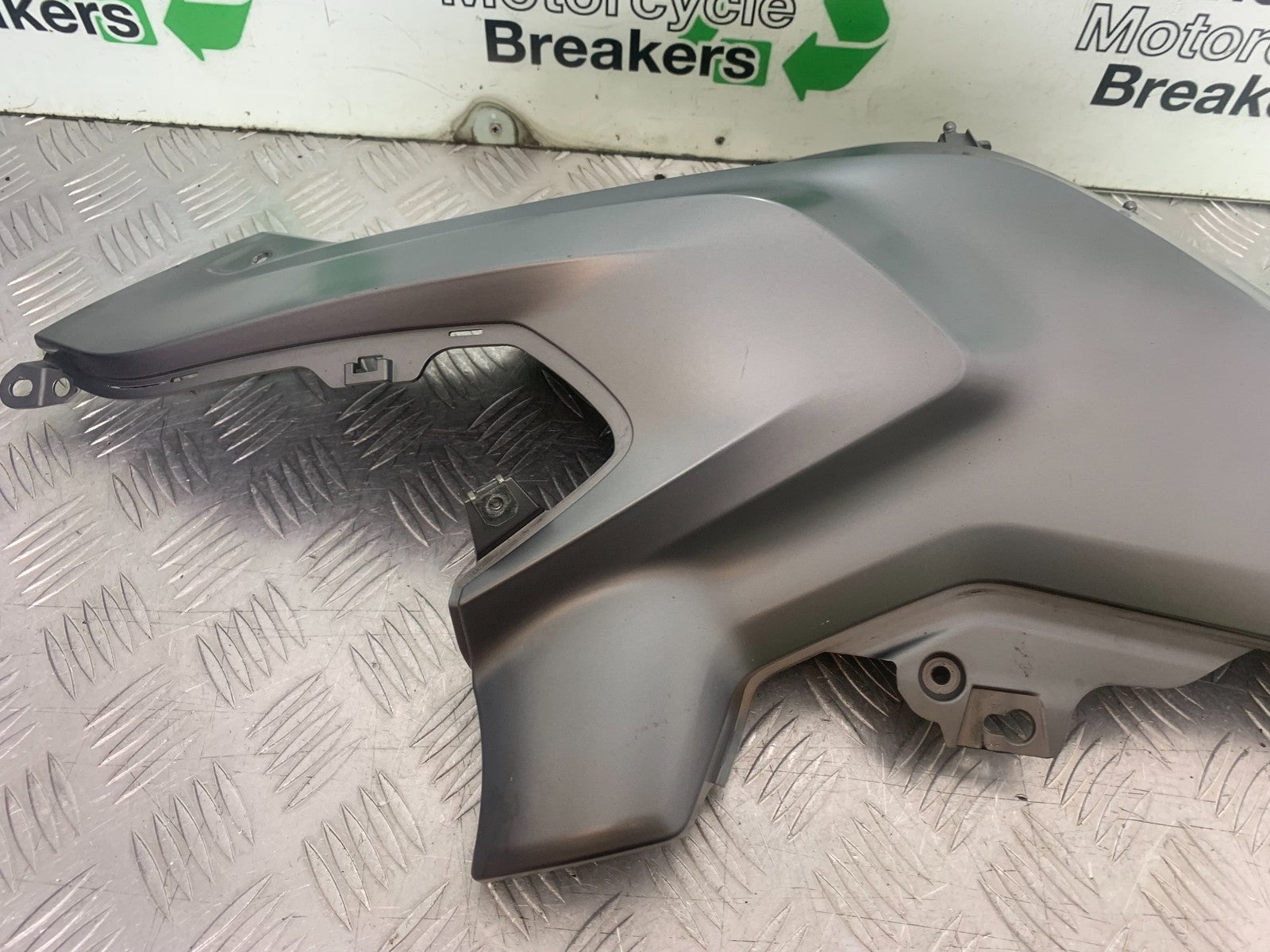 BMW R1200 R 1200 GS LEFT TANK PANEL YEAR 2013-2016 (CMB1257)