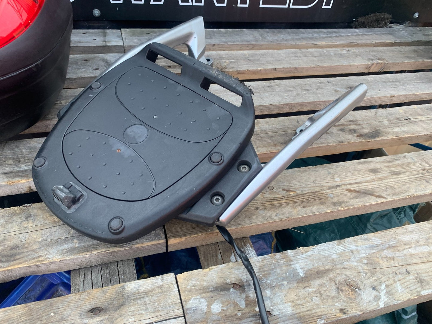 KAWASAKI GTR1400 GTR 1400 TOP BOX RACK KEY   YEAR 2007-2009 (CMB1174)