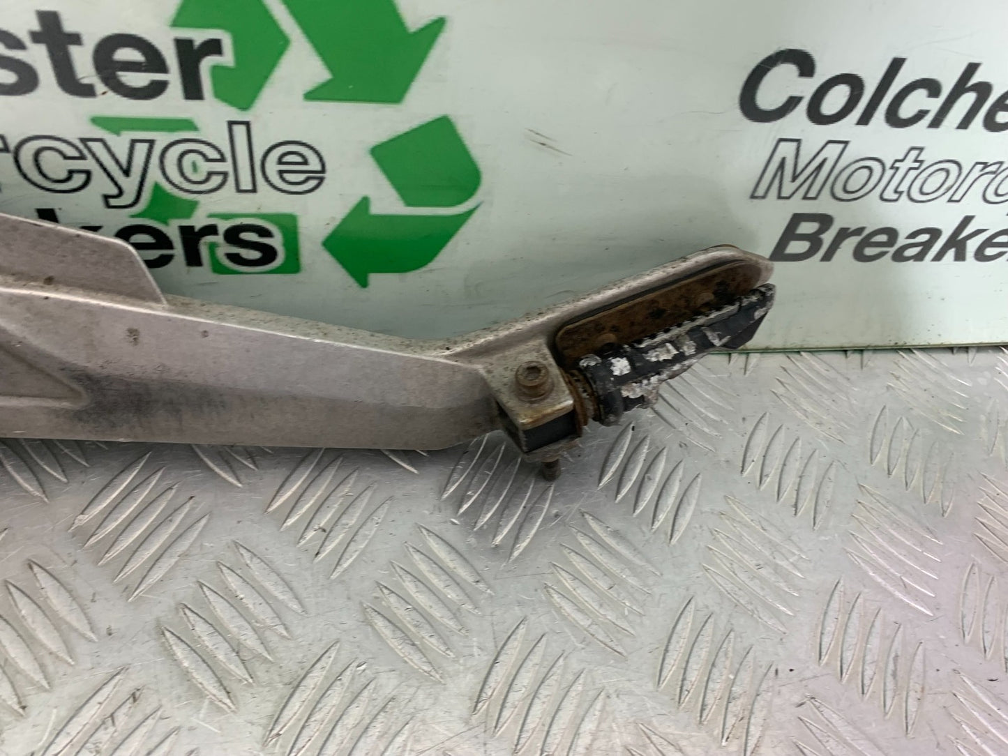 HONDA CB600 CB 600 HORNET LEFT HANGER  YEAR 1998-2002 (CMB1297)