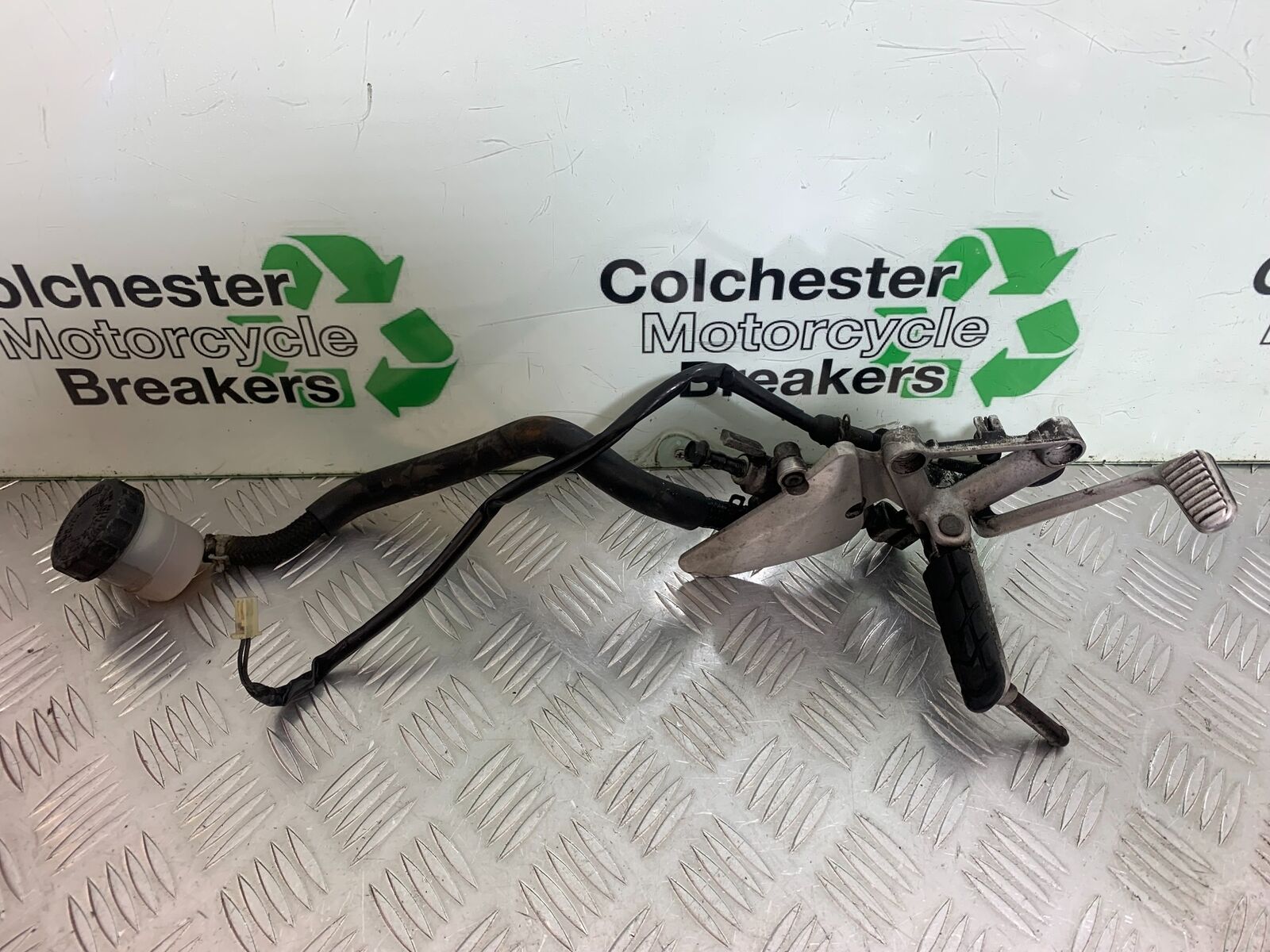 HONDA CBR1100 BLACKBIRD FRONT RIGHT HANGER  YEAR 1999-2005 (CMB1103)