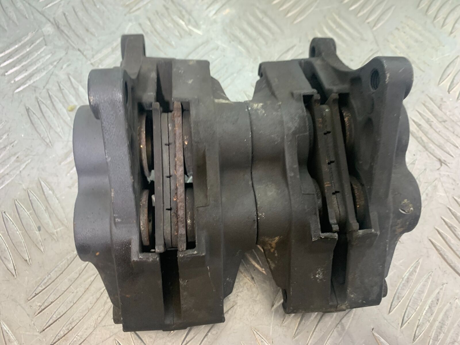 TRIUMPH 955i SPRINT ST FRONT BRAKE CALIPERS  YEAR 1999-2004 (CMB1124)