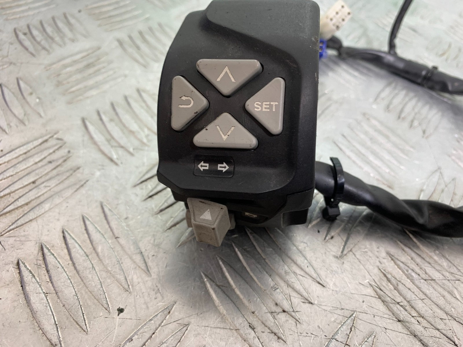 KTM 125 DUKE LEFT SWITCH GEAR YEAR 2018-2023 (CMB1185)