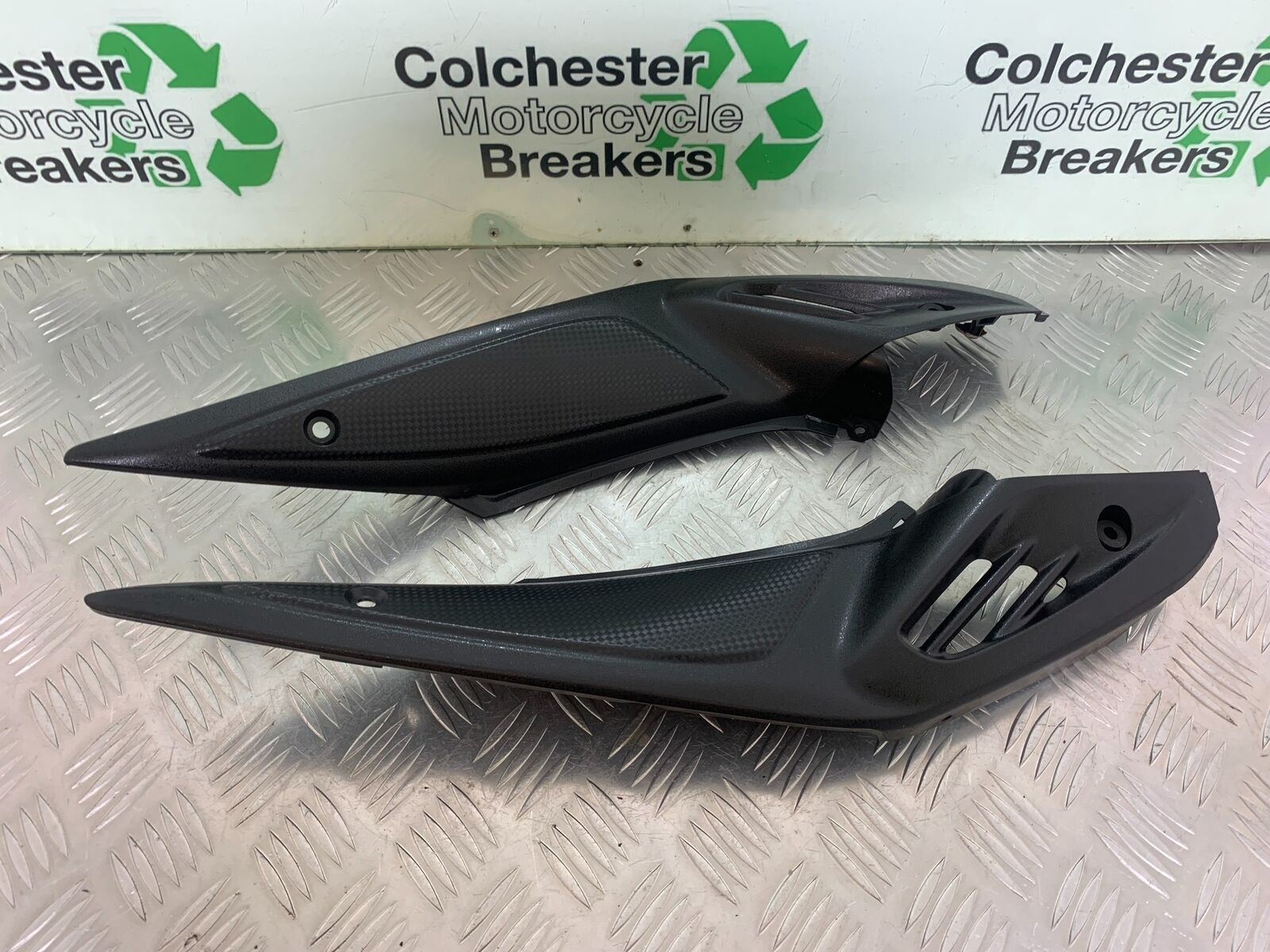 SUZUKI DL 650 V-STROM LEFT AND RIGHT SIDE VENTS    YEAR 2016 (STOCK 996)