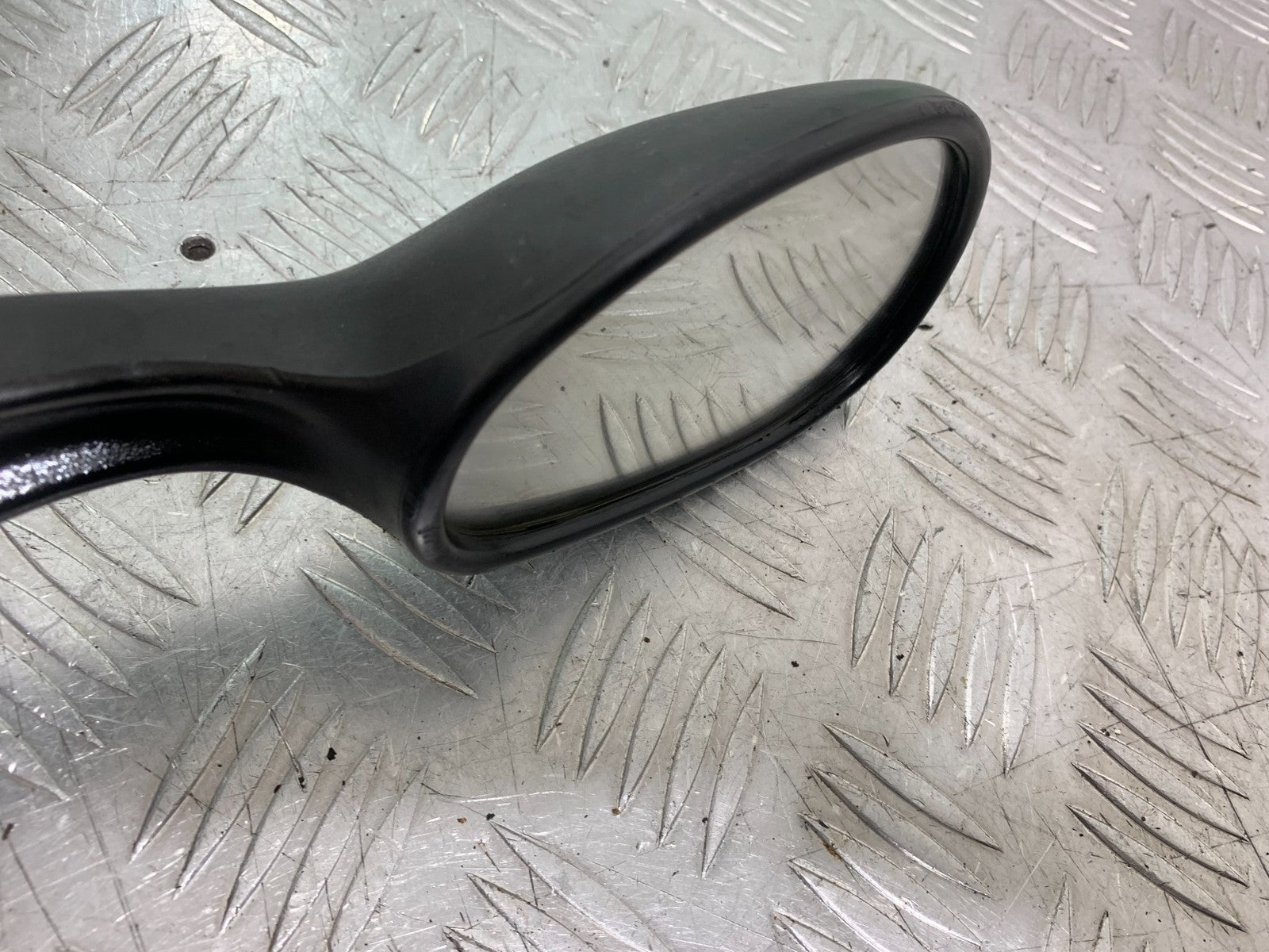 TRIUMPH 955i DAYTONA RIGHT MIRROR  YEAR 2002-2006 (CMB1229)