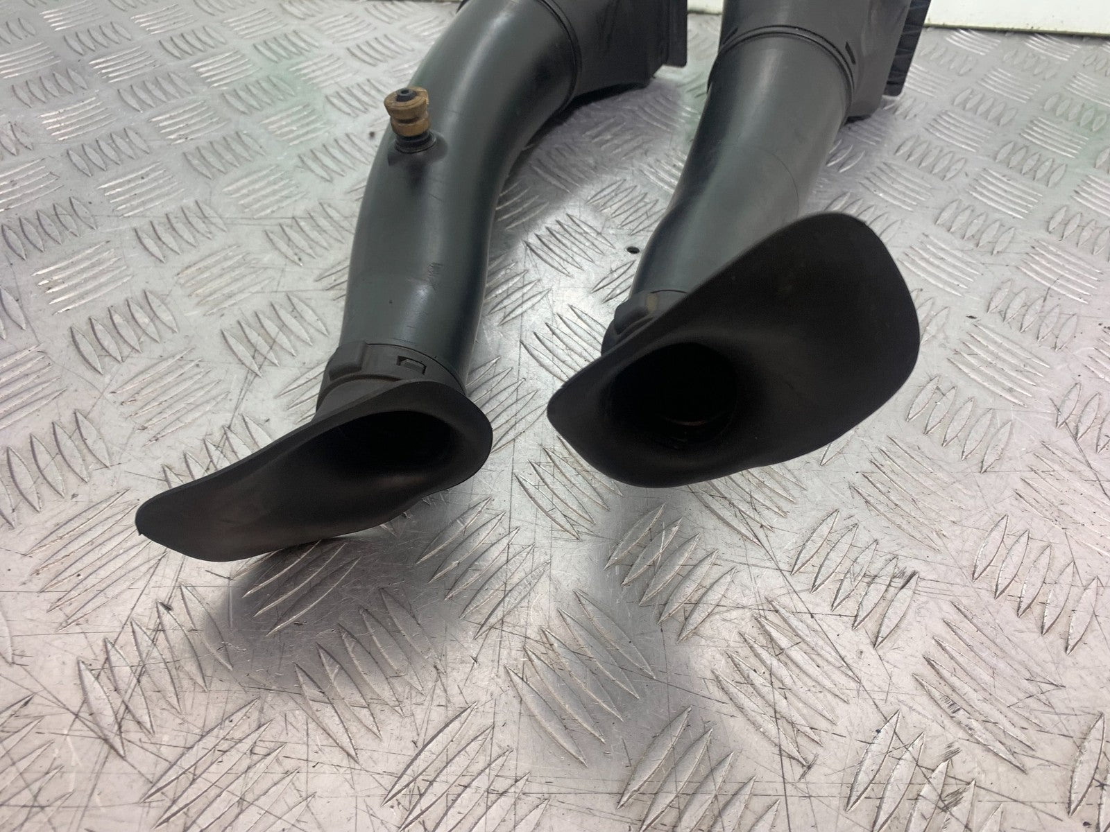 BMW K1300 S K 1300 S AIR TUBES  YEAR 2009-16 (CMB1216)
