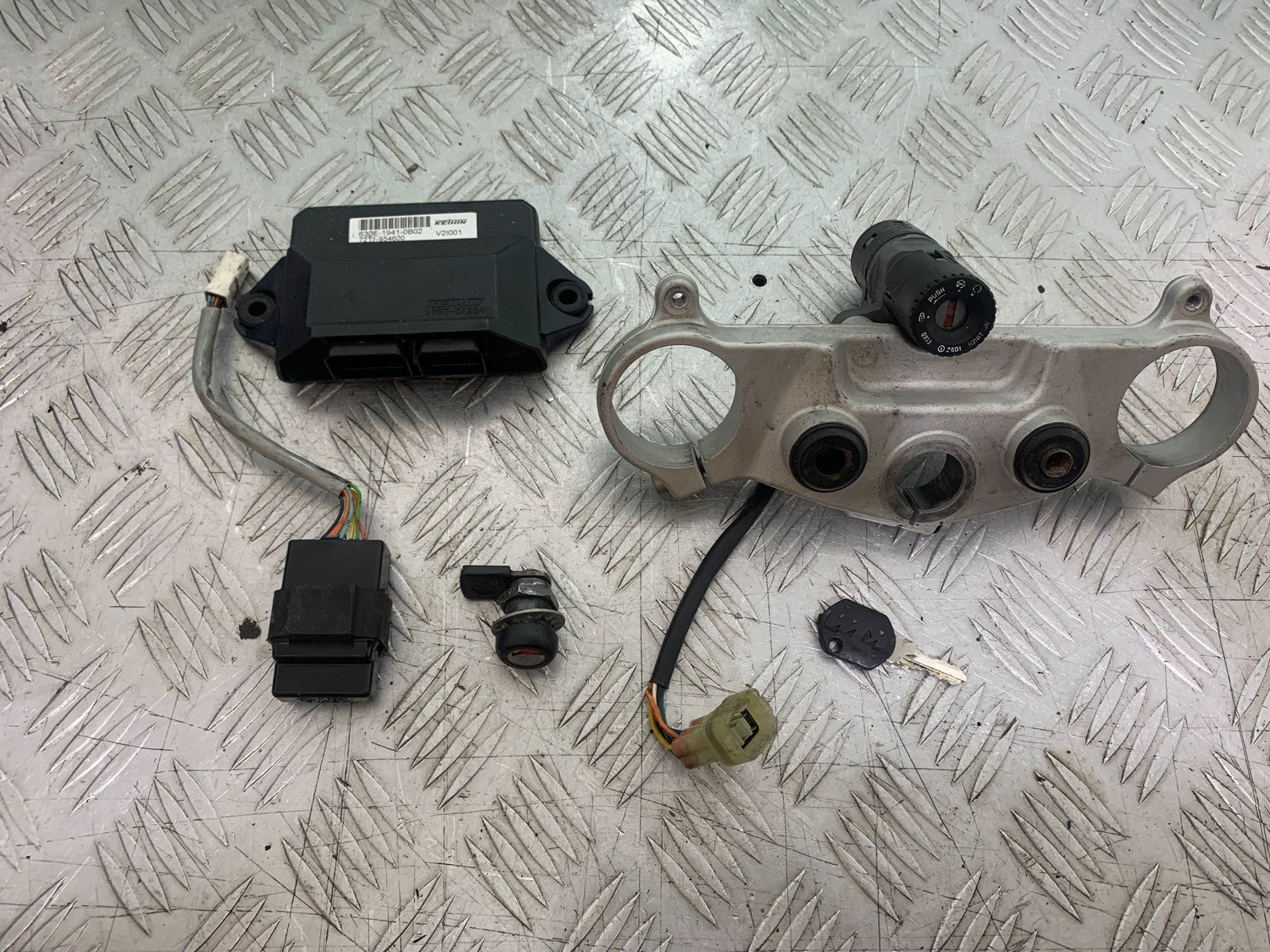 KTM 990 SUPER DUKE ECU LOCKS KEY  YEAR 2007-2011  (CMB1207)