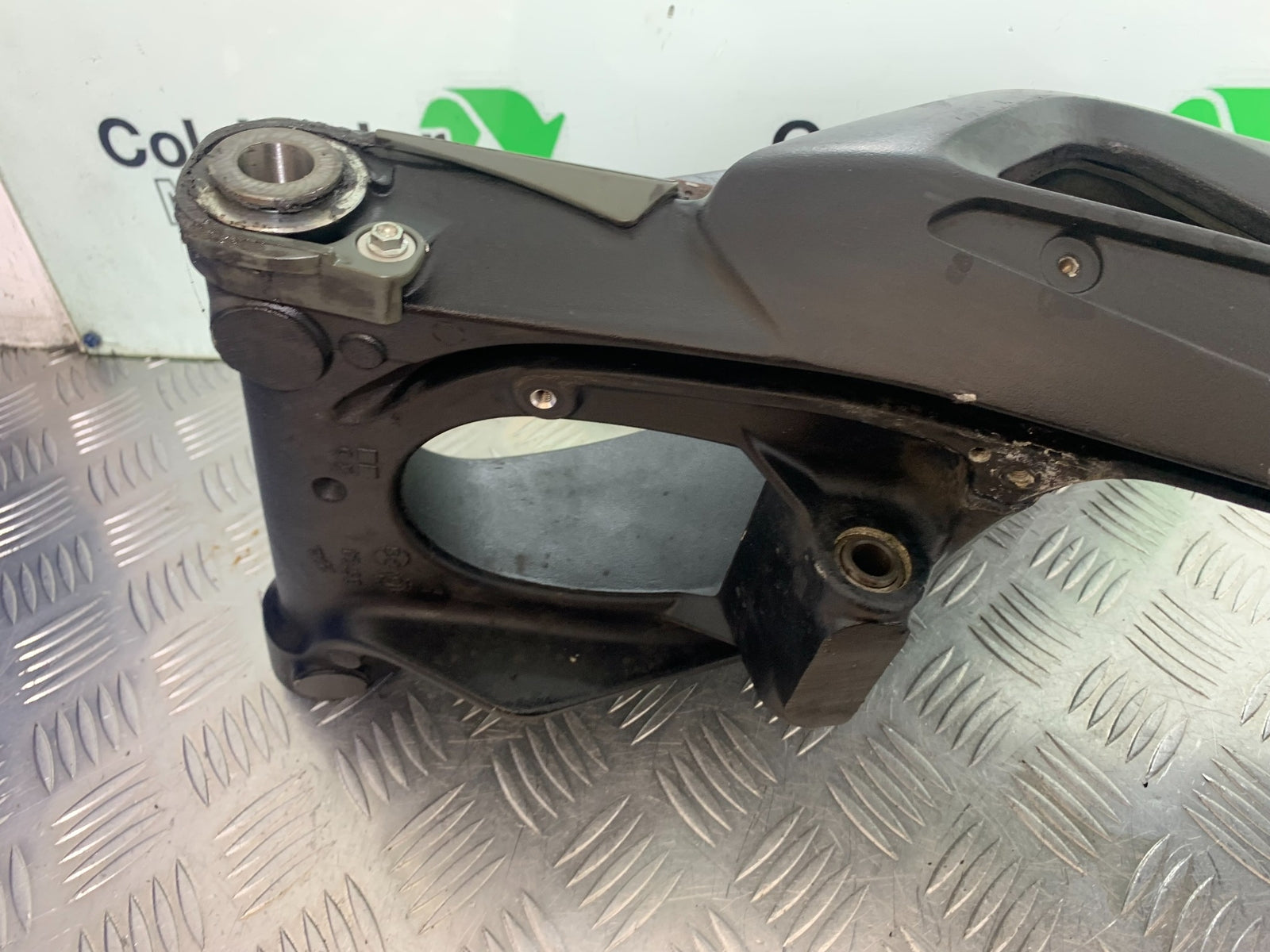 MV AGUSTA 800 F3 SWINGARM WITH CARBON HUGGER   YEAR 2013-2016 (CMB1152)