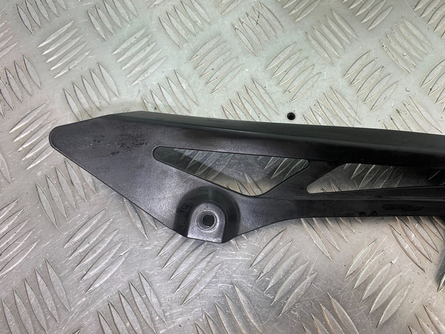 SUZUKI SV650 SV 650 mk1 CHAIN GUARD  YEAR 1999-2002 (CMB1036)