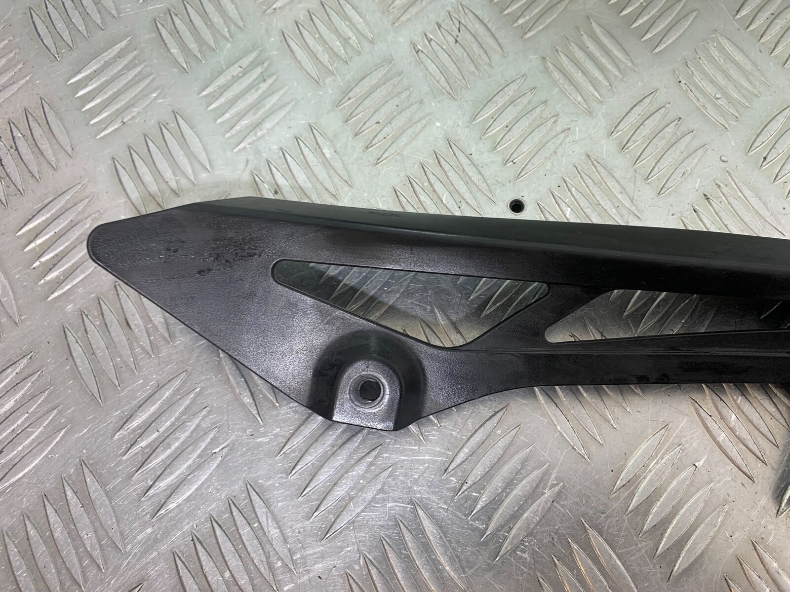 SUZUKI SV650 SV 650 mk1 CHAIN GUARD  YEAR 1999-2002 (CMB1036)