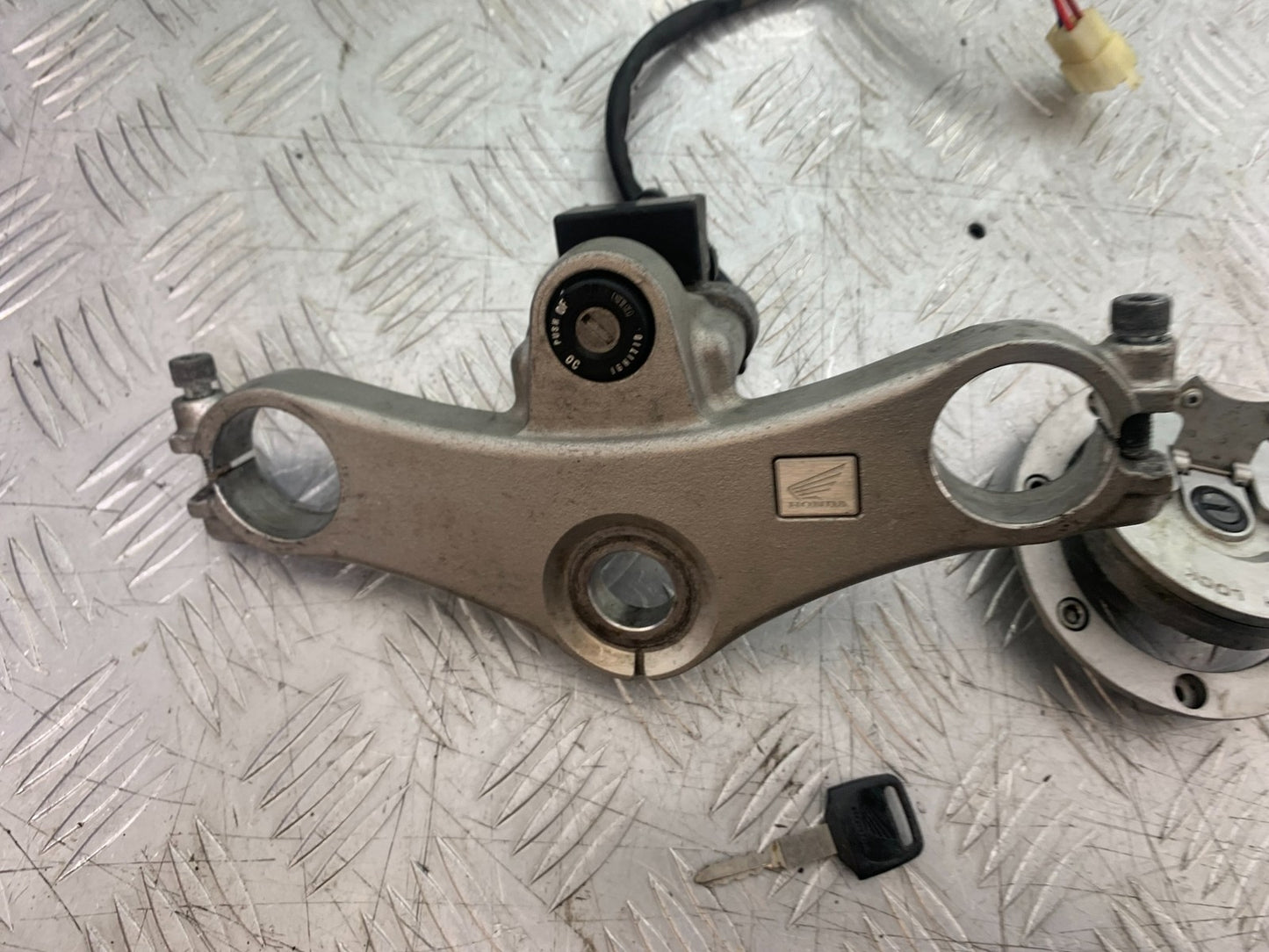 HONDA VFR800 PRE V-TEC LOCKS AND KEY YEAR 1998-2001 (CMB1233)