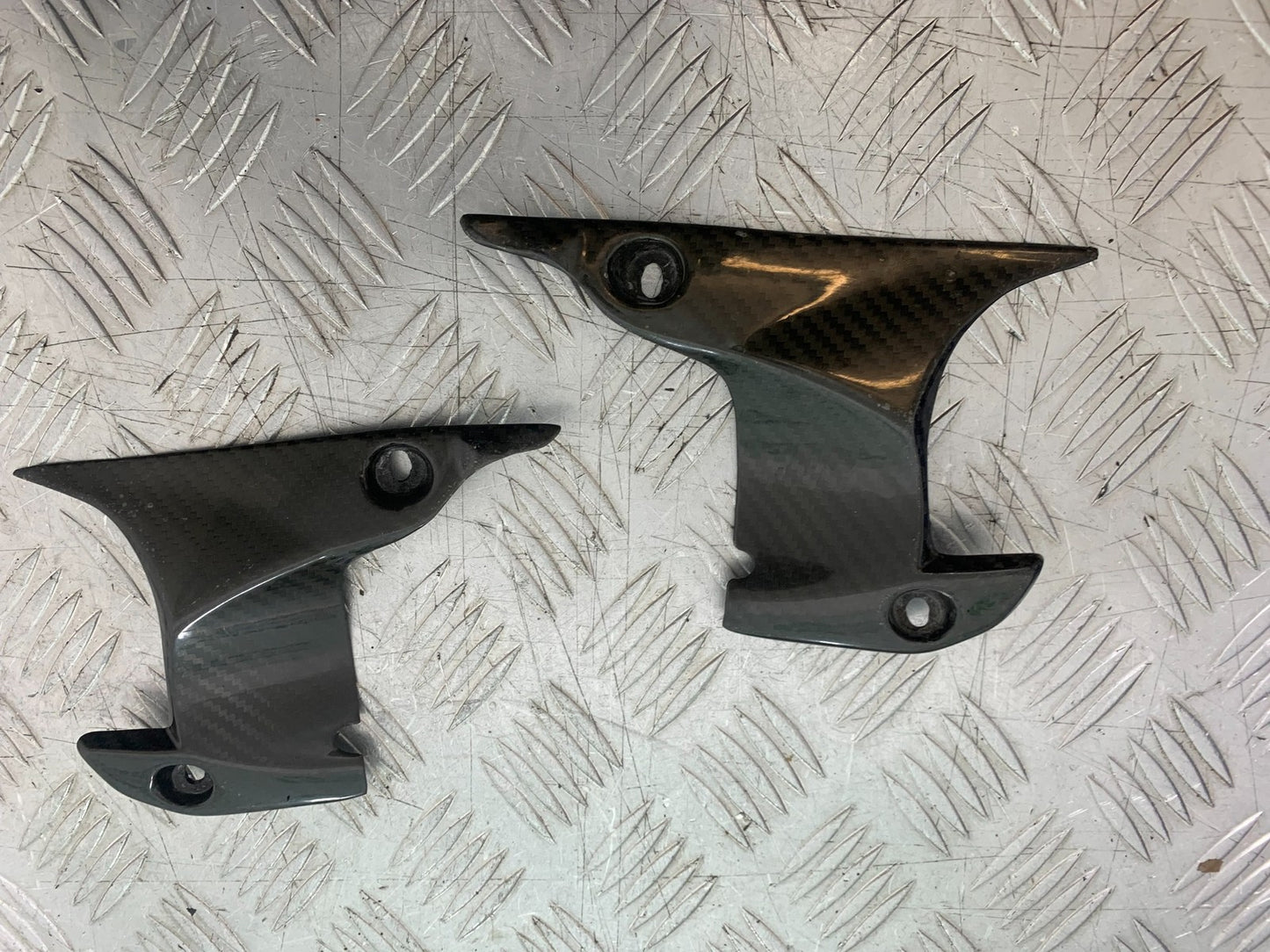 YAMAHA YZF R1 4C8 LEFT AND RIGHT CARBON INFILLS   YEAR 2007-2008 (CMB1237)