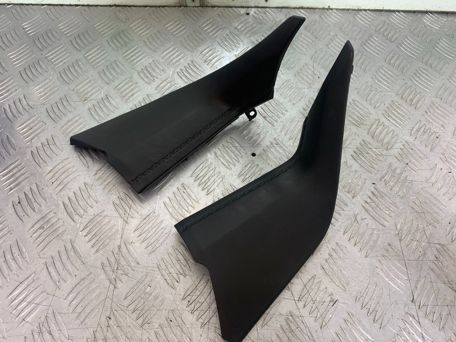 YAMAHA XMAX 300 LEFT AND RIGHT INFILLS  YEAR 2017-2020 (CMB1218)