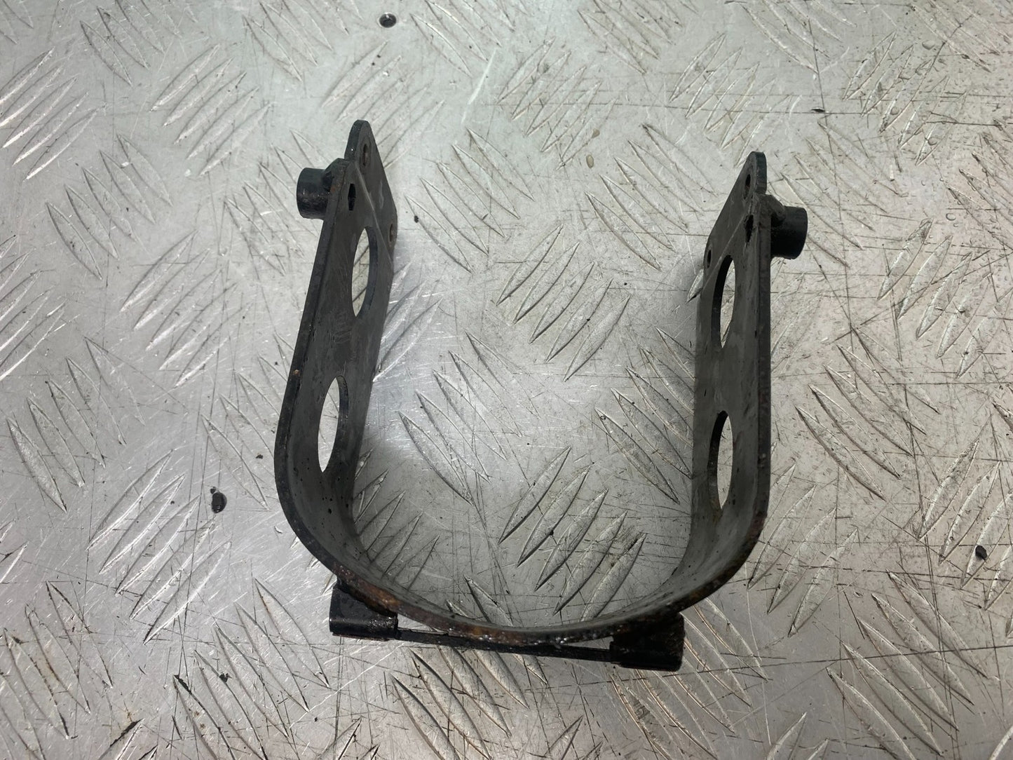 APRILIA 650 PAGASO STRADA FRONT MUDGUARD BRACE  YEAR 2005-2010 (CMB1260)