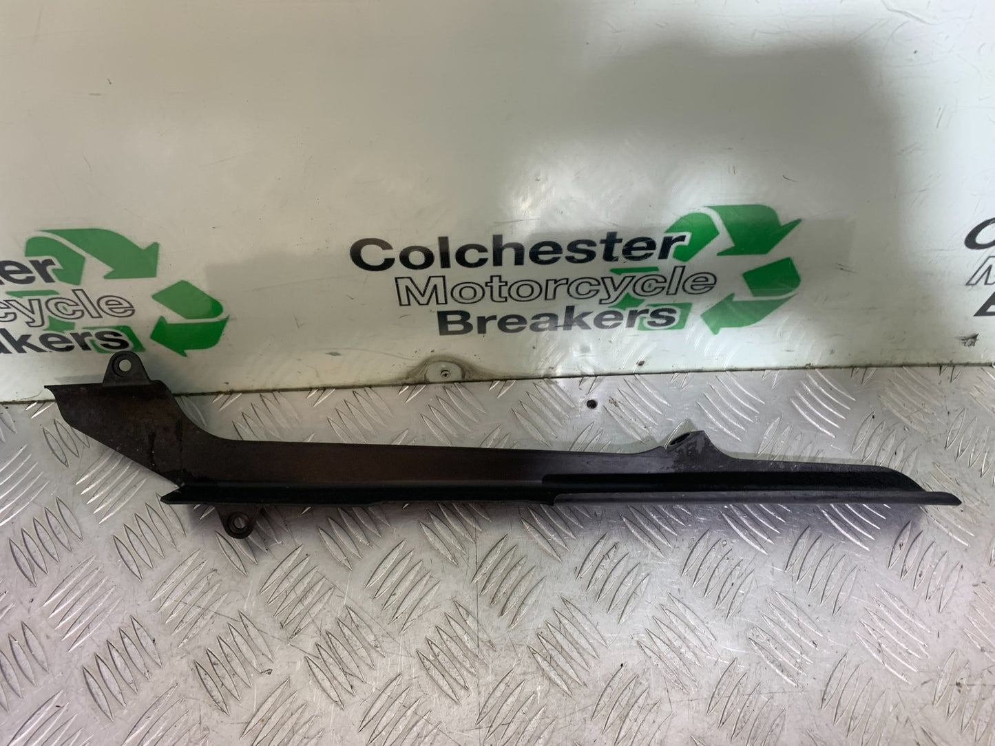 YAMAHA YZF R1 4XV CHAIN GUARD YEAR 1998-99 (CMB1291)