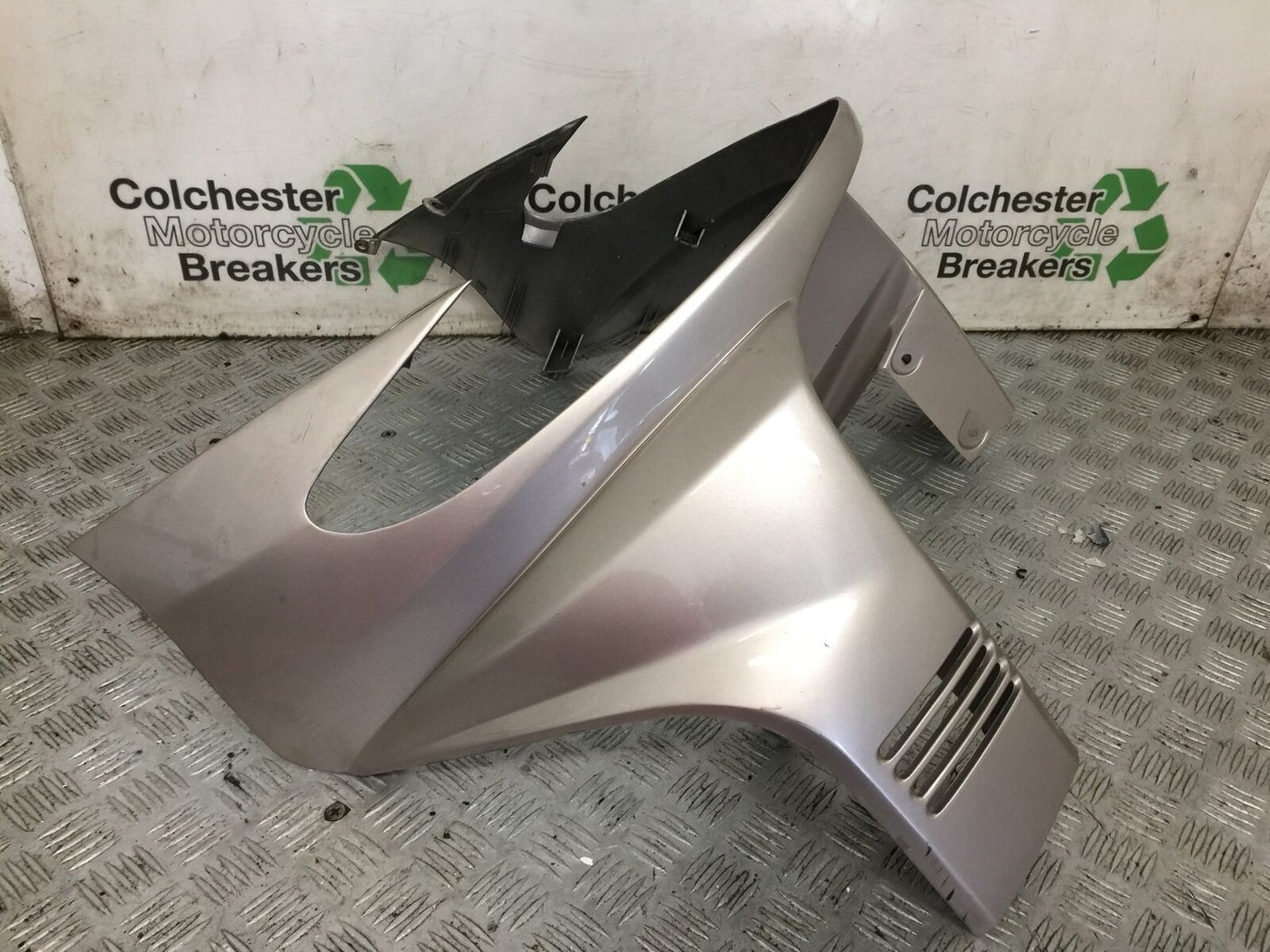 SUZUKI AN 250 BURGMAN TOP FAIRING   YEAR 1999  (STOCK 881)