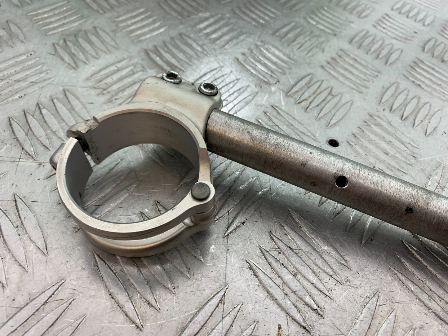 DUCATI 1299 PANIGALE RIGHT HANDLEBAR YEAR 2016 (CMB 1187)