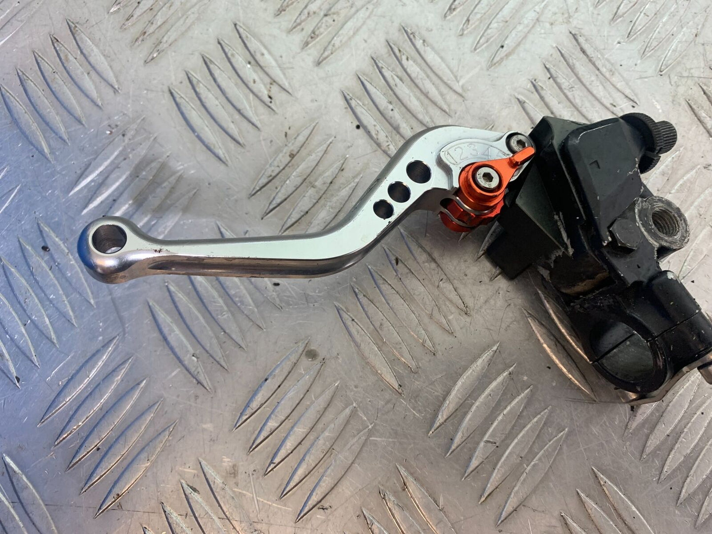KAWASAKI Z750 ZR750 ZR-7S CLUTCH LEVER AND BRACKET  YEAR 1999-05 (CMB1135)