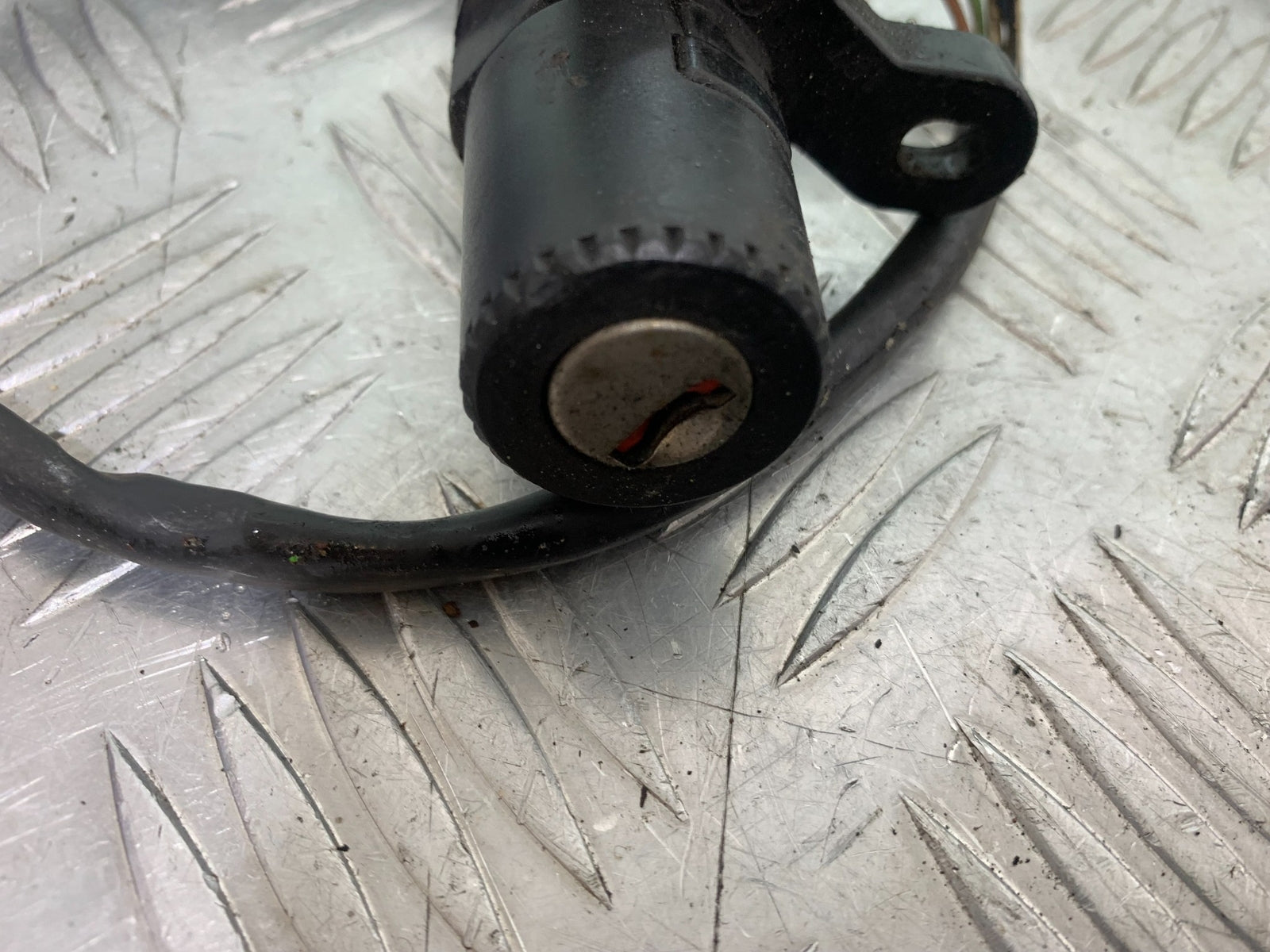 TRIUMPH T509 SPEED TRIPLE IGNITION SWITCH SEAT LOCK KEY YEAR 1997-1998 (CMB1144)