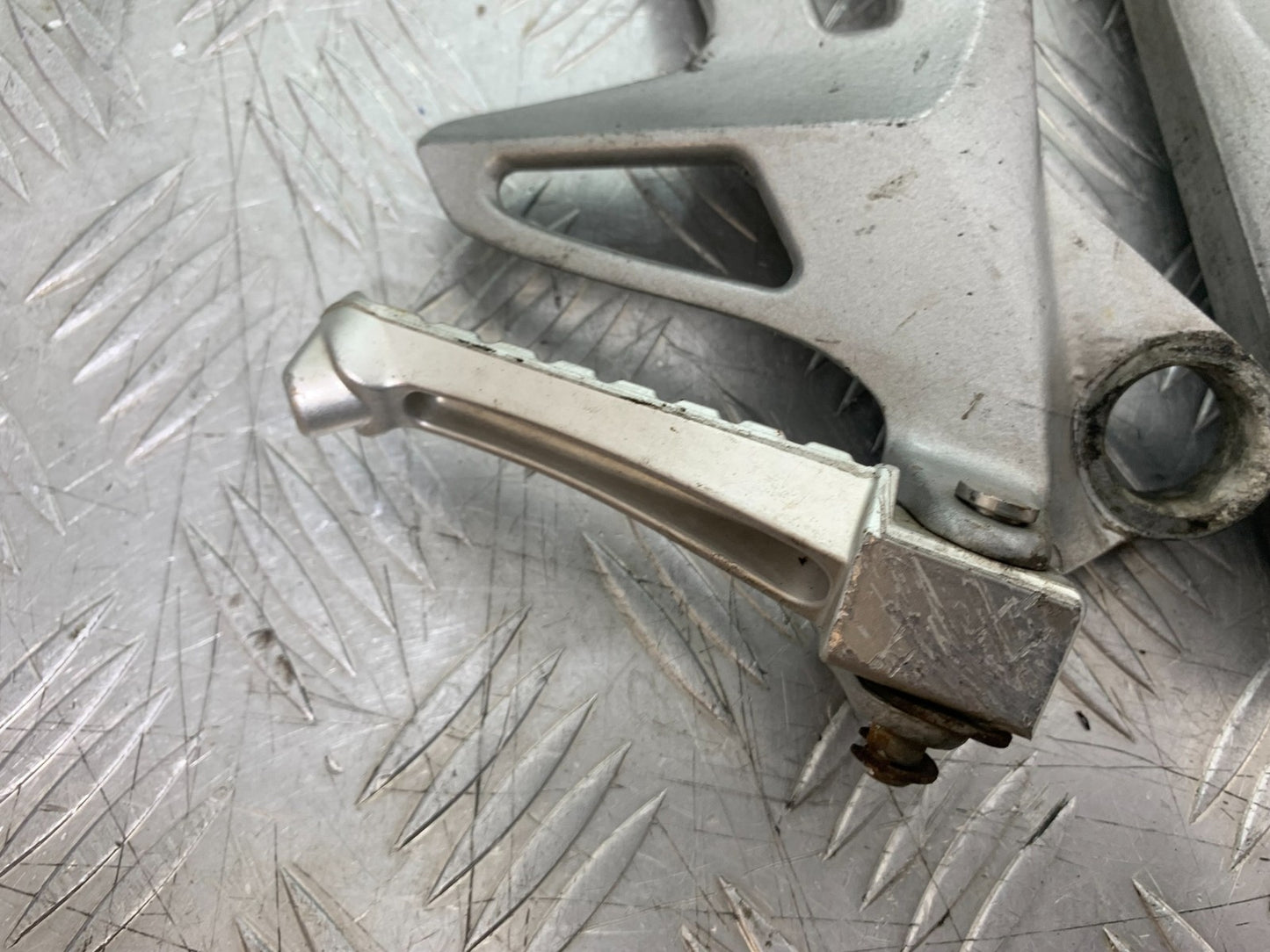 TRIUMPH 955i SPRINT ST REAR HANGERS AND PEGS   YEAR 1999-04 (CMB1230)