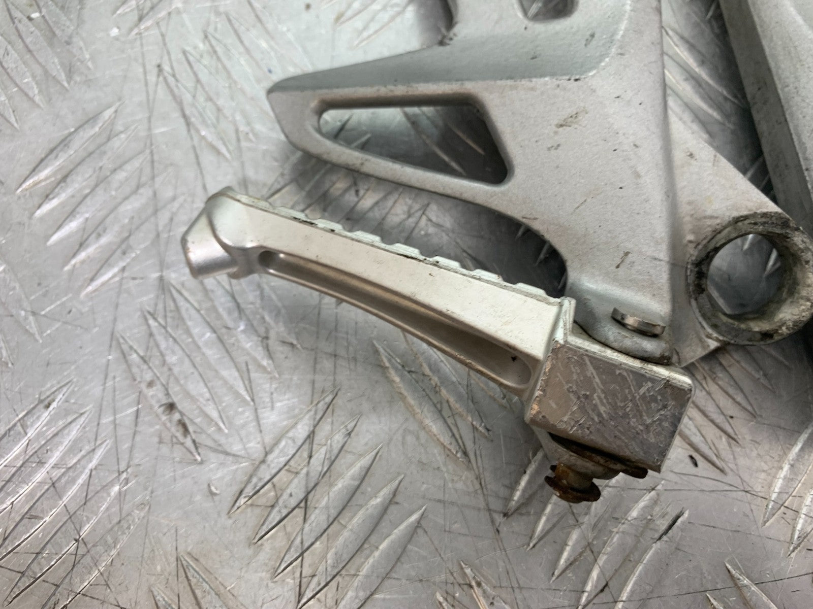 TRIUMPH 955i SPRINT ST REAR HANGERS AND PEGS   YEAR 1999-04 (CMB1230)