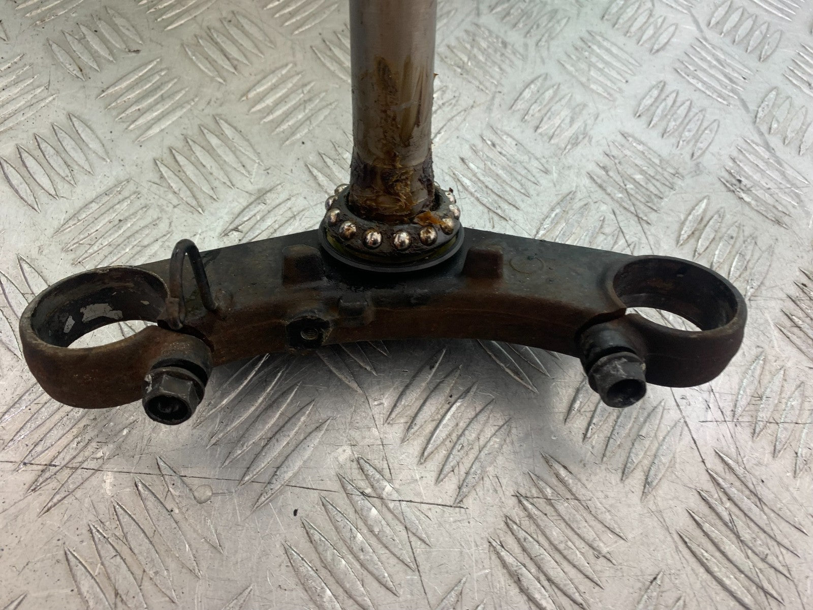 HONDA NT650 V DEAUVILLE BOTTOM YOKE   YEAR 1998-01 (CMB1320)