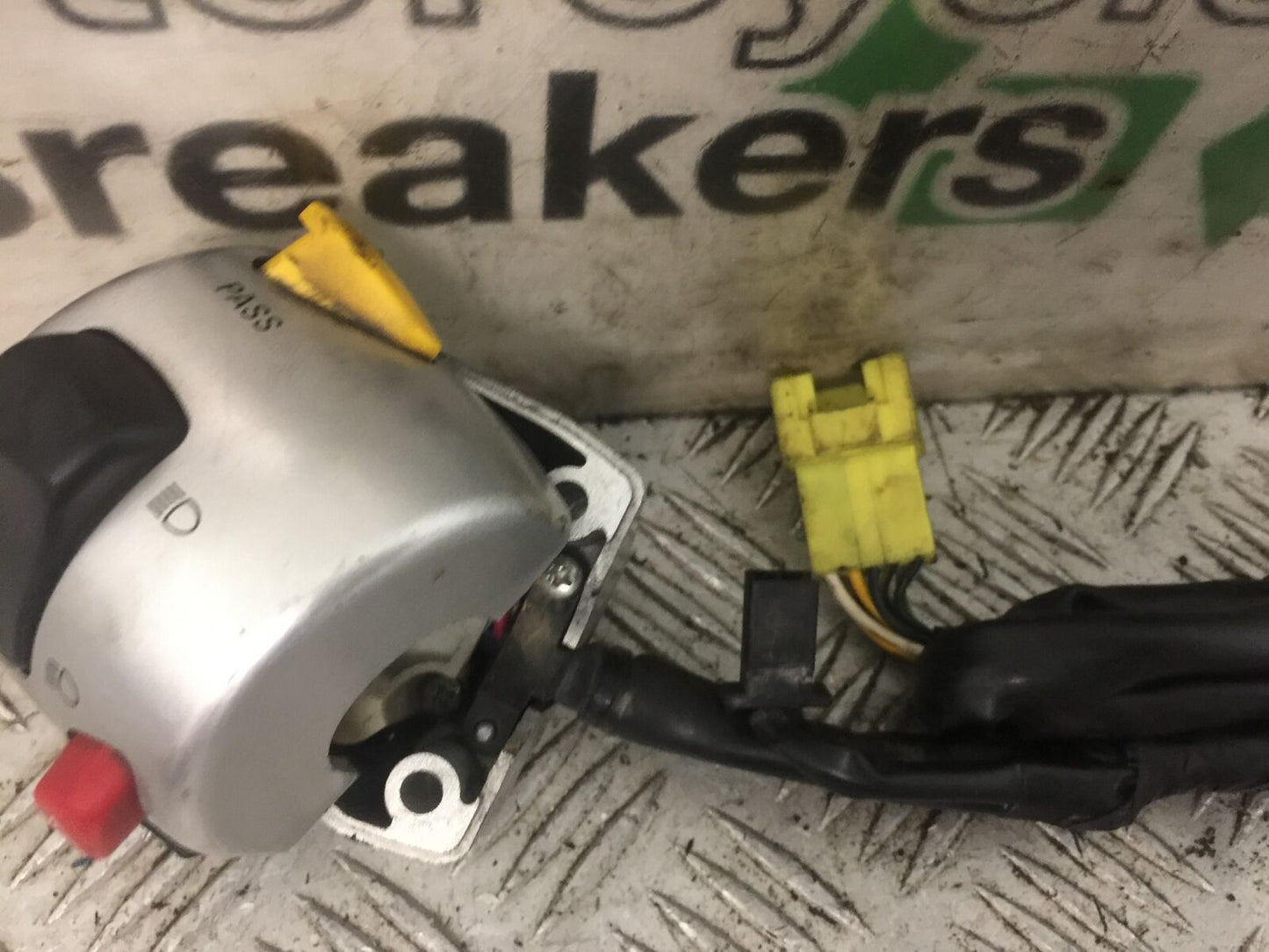 SUZUKI VLR1800 VLR 1800 LEFT SWITCH GEAR   YEAR 2010 (STOCK 815)