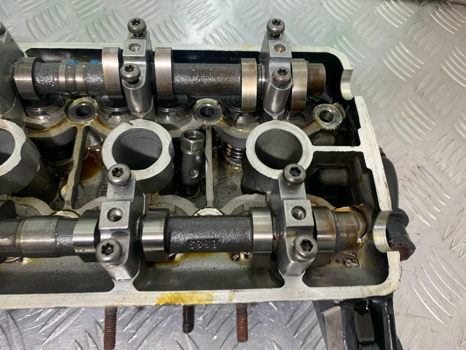 TRIUMPH 955I SPRINT RS CYLINDER HEAD AND CAMS   YEAR 1999-04