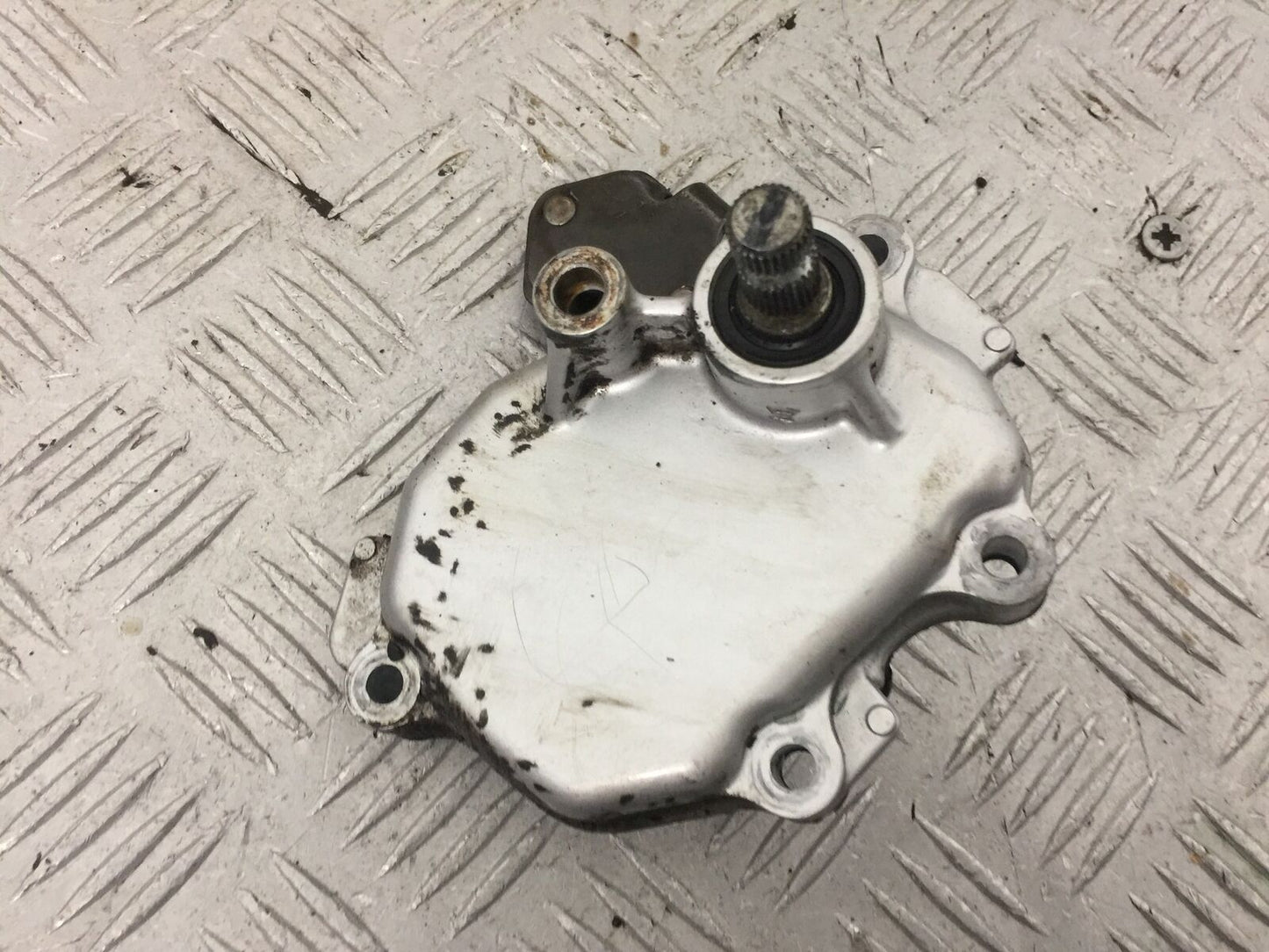 HONDA CBR1000 rr FIREBLADE GEAR SHAFT AND COVER   YEAR 2004  (STOCK 853)