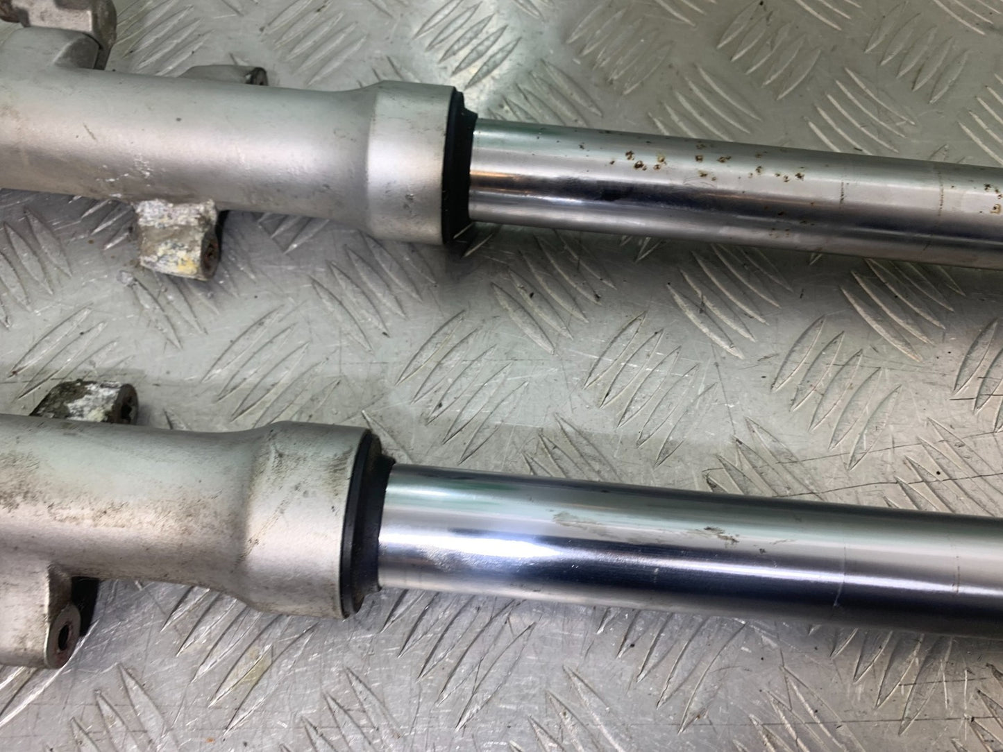 KAWASAKI GPZ600 GPZ 600 FORKS  YEAR 1988-90 (CMB1258)