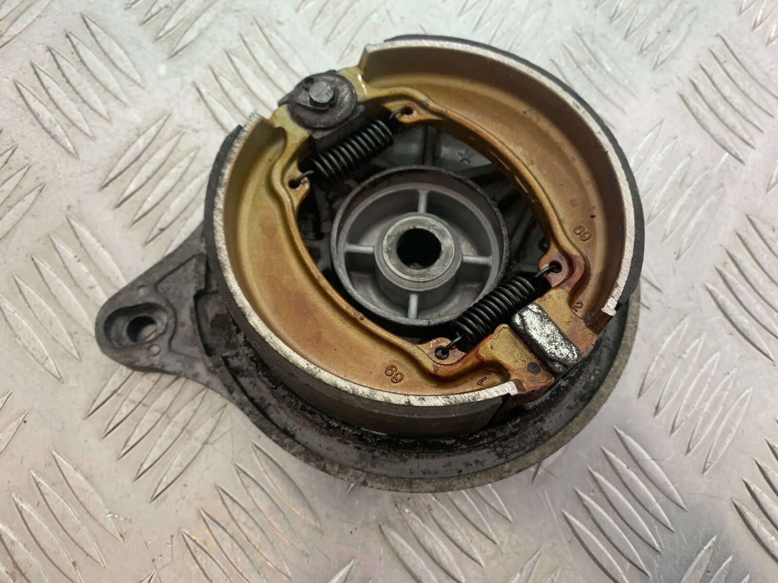 HERALD CLASSIC 125 REAR BRAKE HUB  YEAR 2014 (CMB1058)