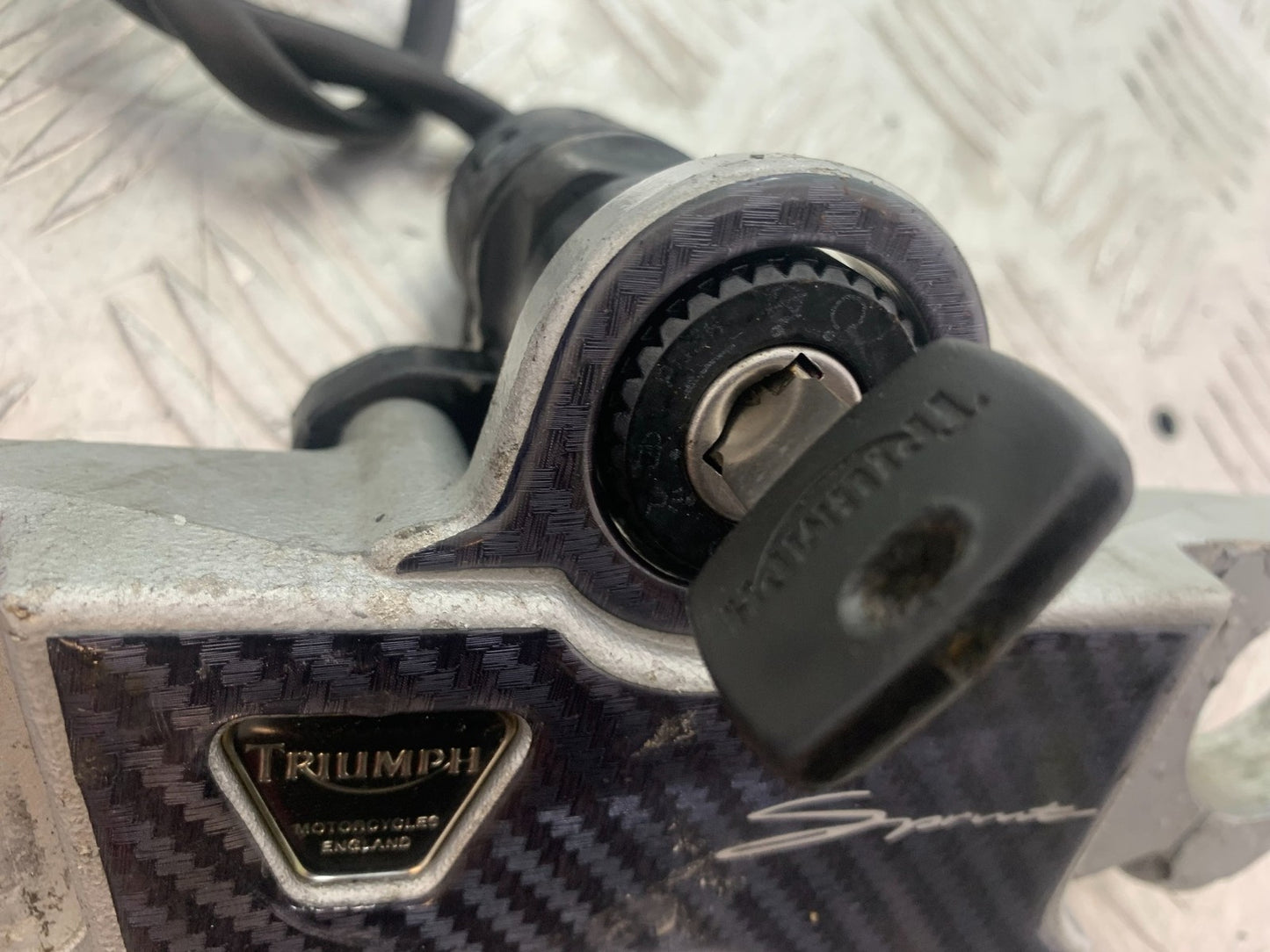 TRIUMPH 955i SPRINT ST LOCKS AND KEYS   1999-2004 (CMB1176)