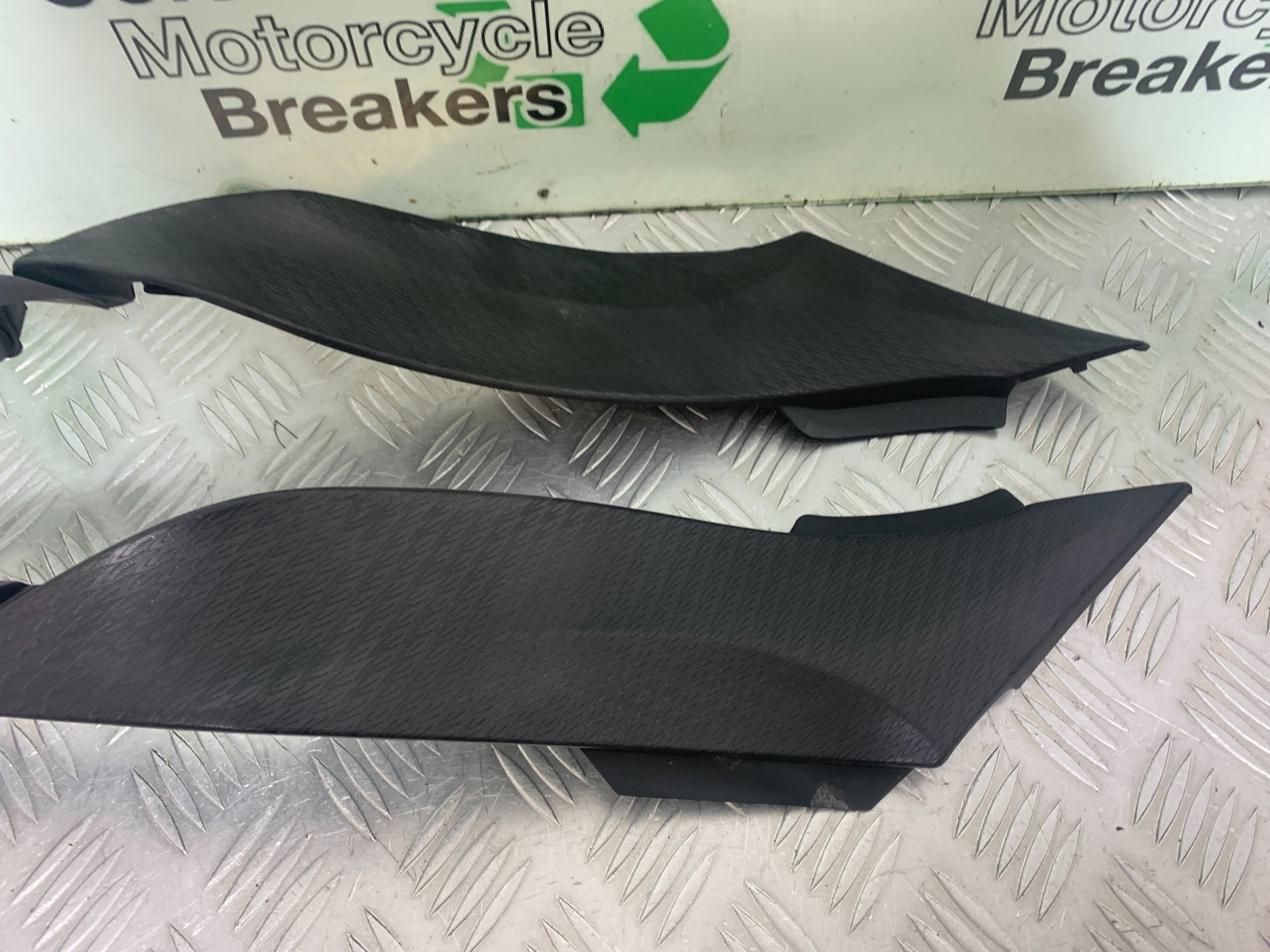KAWASAKI ZX6R LEFT AND RIGHT LOWER TANK PANELS  YEAR 2009-2012 (CMB1136)