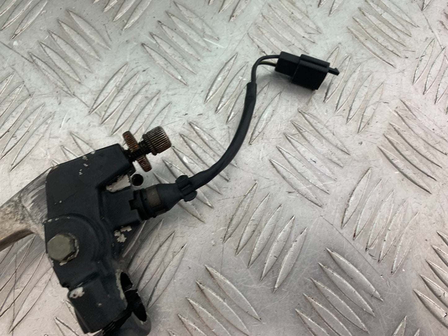 TRIUMPH T509 SPEED TRIPLE CLUTCH LEVER AND BRACKET YEAR 1997-1998 (CMB1144)