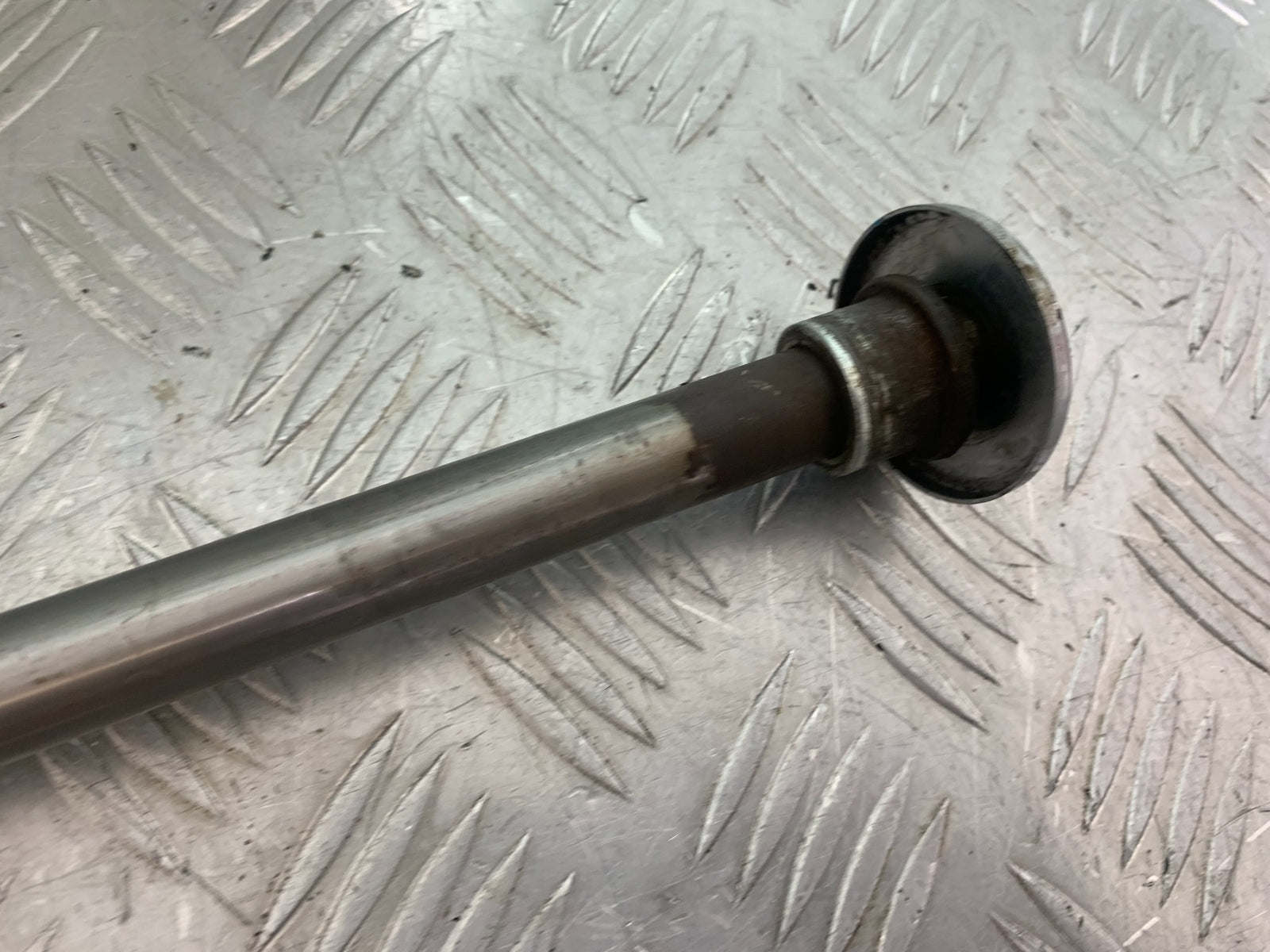 KAWASAKI VN1500 CLASSIC REAR WHEEL SPINDEL YEAR 1999 -2006 (CMB1166)