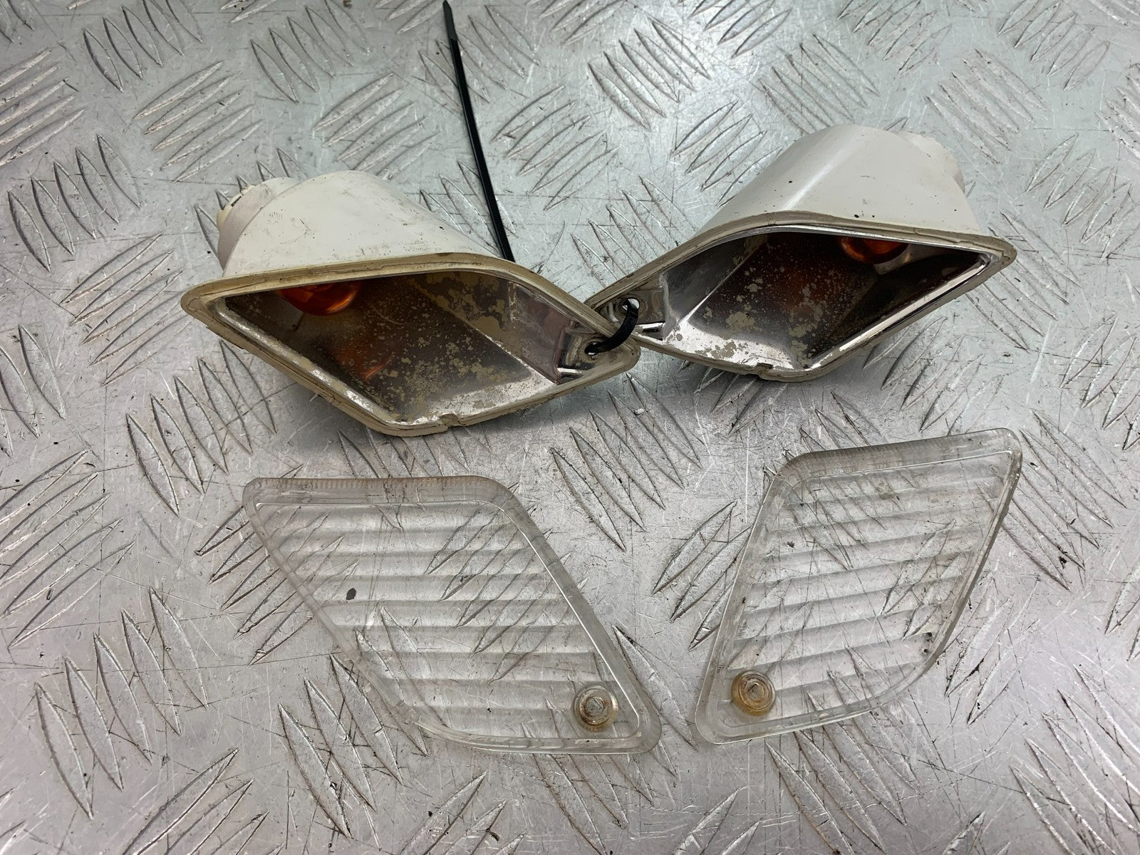 PIAGGIO VESPA GT125 L REAR INDICATORS  YEAR 2003 (CMB1300)