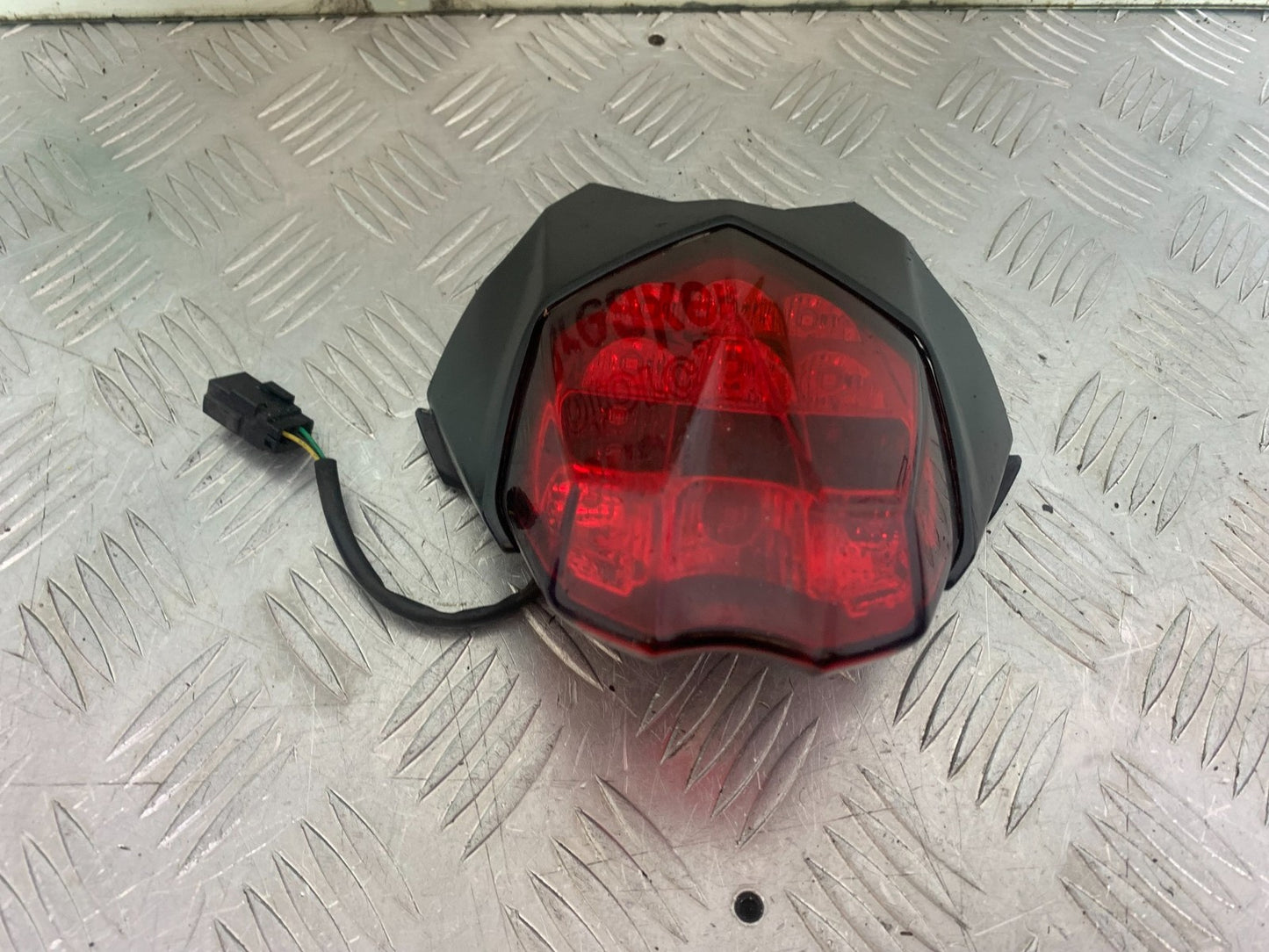 TRIUMPH 675 STREET TRIPLE REAR LIGHT    2013-2016 (CMB1186)