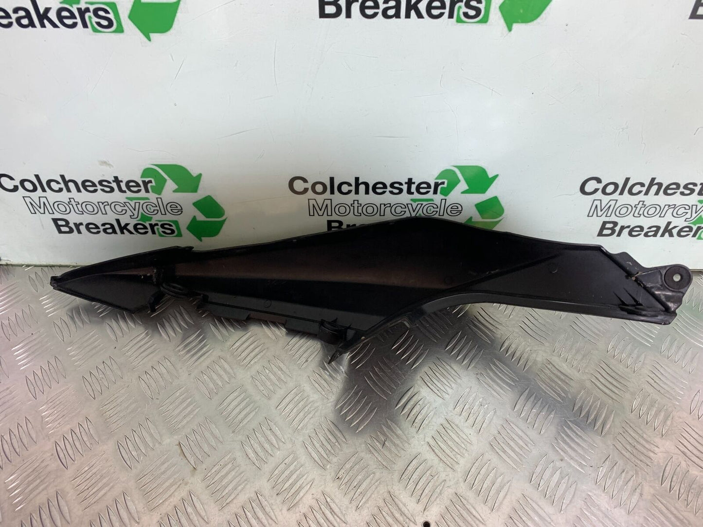 SUZUKI SV650 SV 650 RIGHT SEAT PANEL  YEAR 2003-2006 (CMB1014)