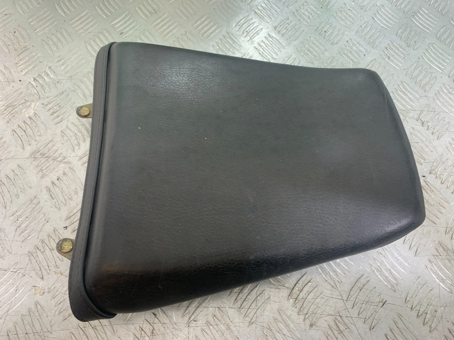 YAMAHA YZF1000 THUNDERACE REAR SEAT  YEAR 1997-2000 (CMB1204)