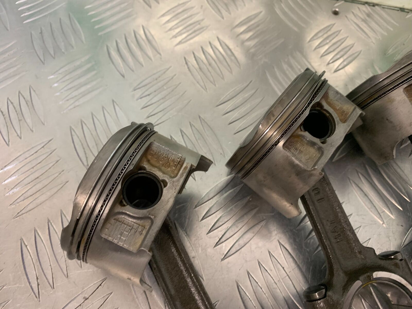 HONDA CBR1100 BLACKBIRD CONRODS AND PISTONS  YEAR 1999-05 (STOCK 961)