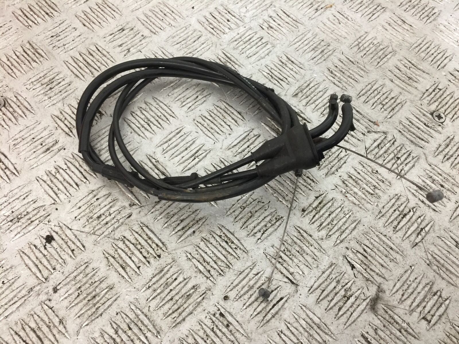 KAWASAKI Z1000 THROTTLE CABLES  YEAR 2007-2009 (STOCK 763)
