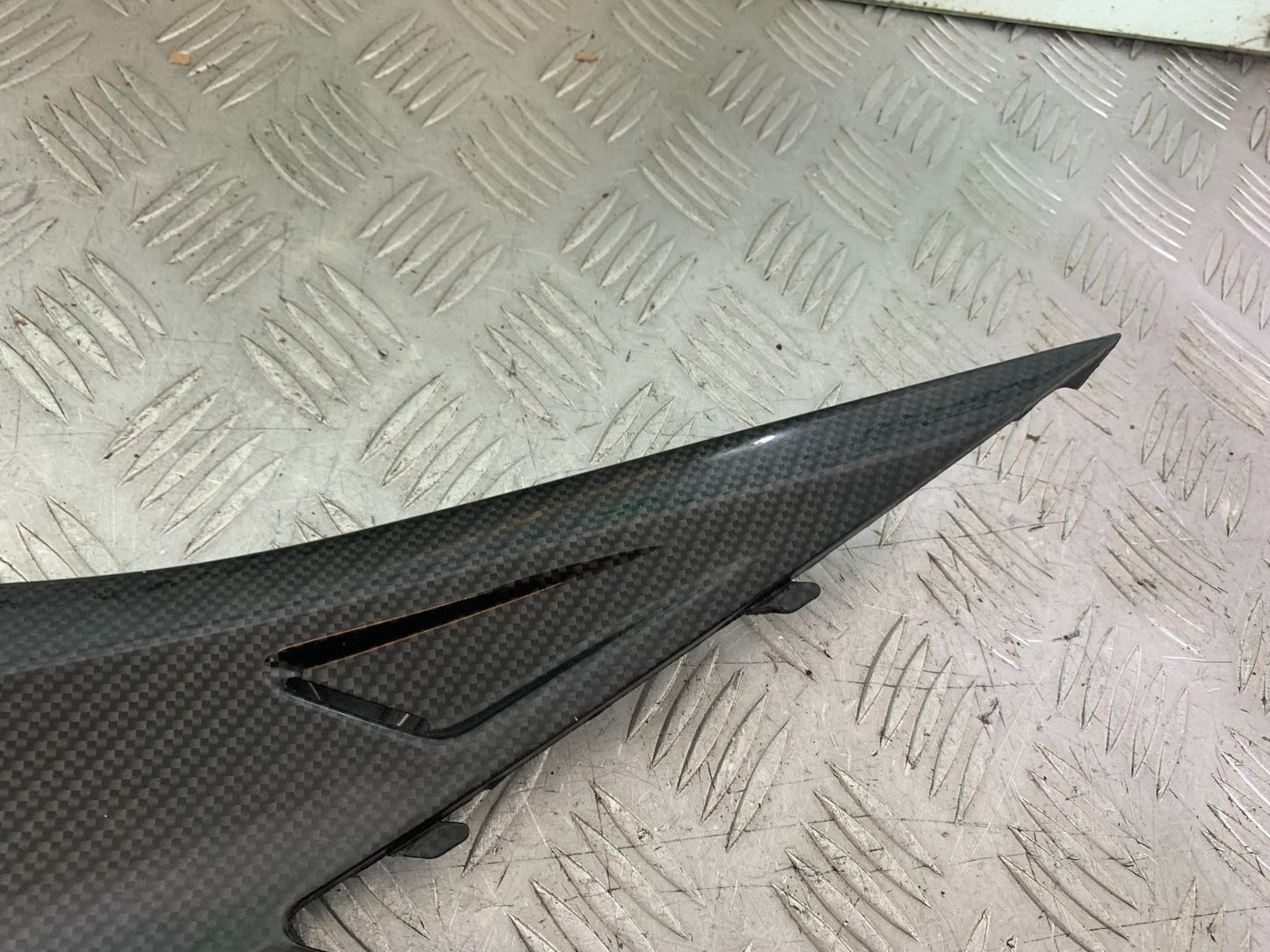 APRILIA TUONO 1000 V4R LEFT SEAT PANEL YEAR 2011-13  (CMB1316)