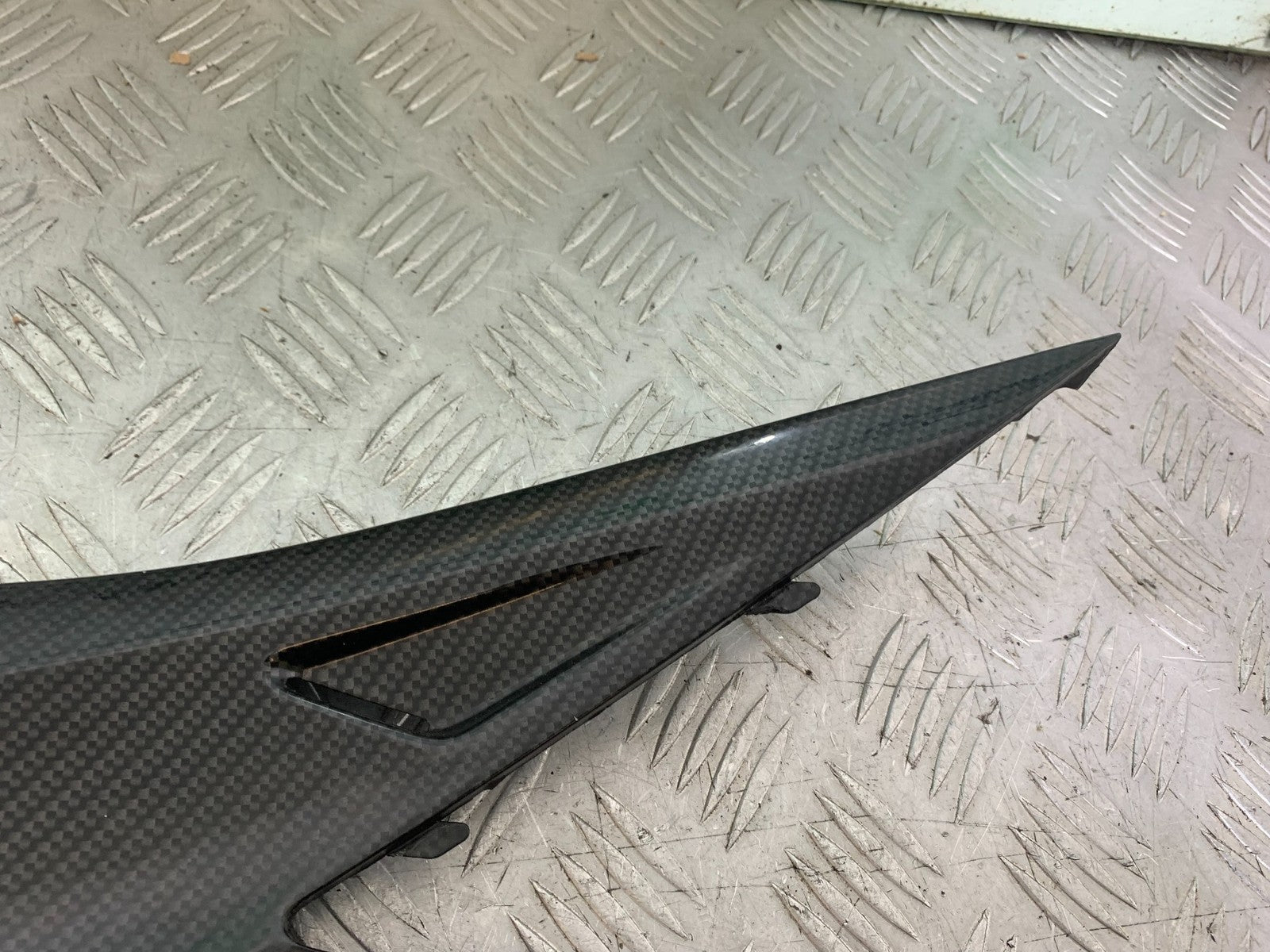 APRILIA TUONO 1000 V4R LEFT SEAT PANEL YEAR 2011-13  (CMB1316)