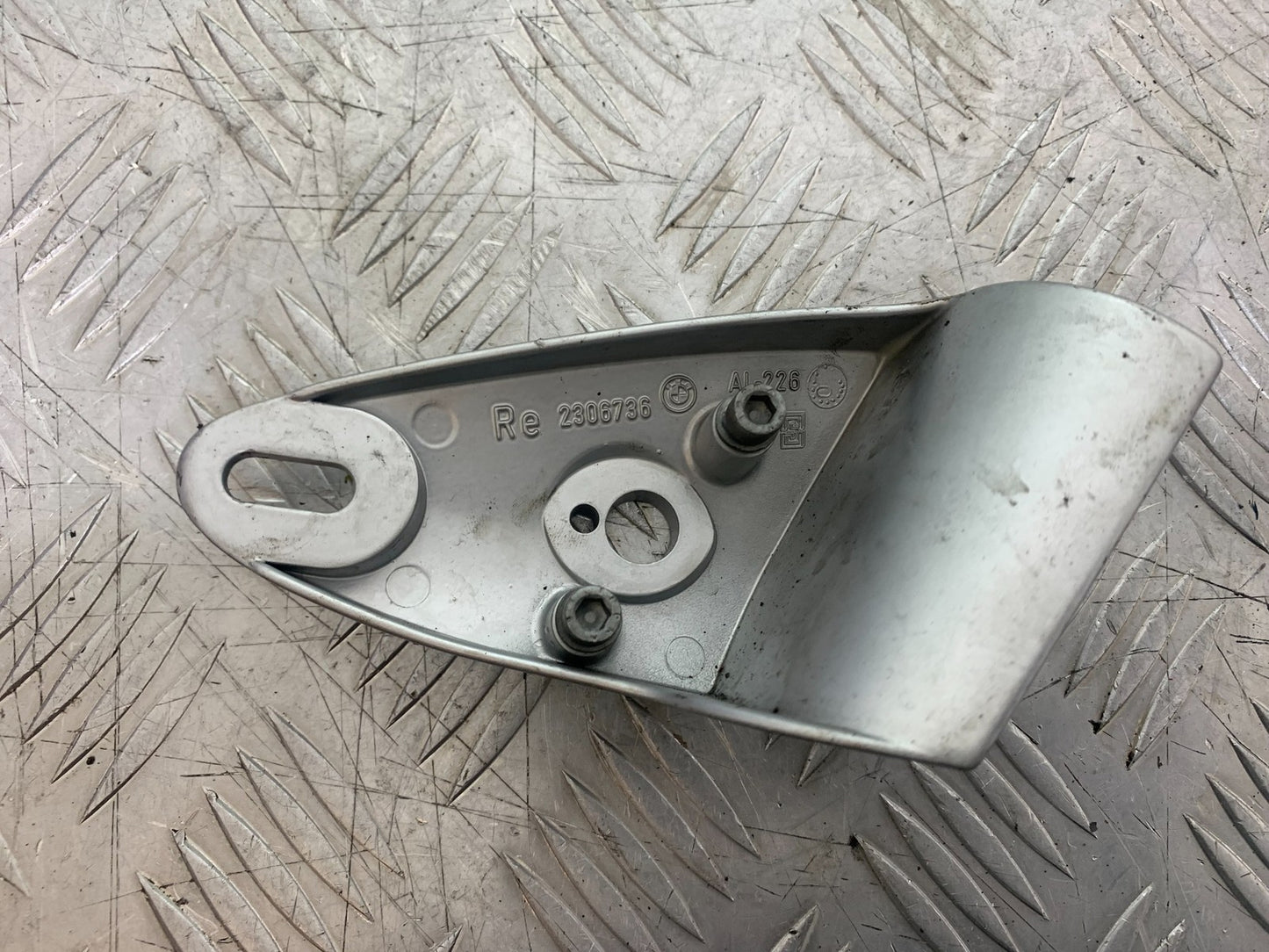 BMW R850 R R850R RIGHT INDICATOR BRACKET  YEAR 1994-2002 (CMB1170)