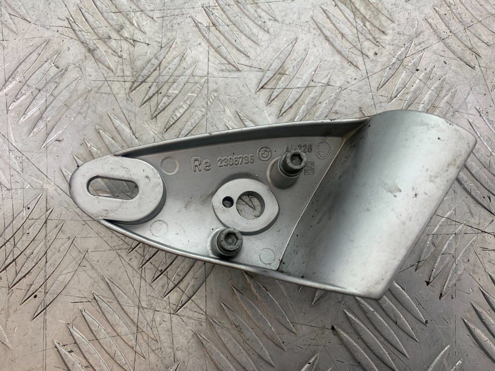 BMW R850 R R850R RIGHT INDICATOR BRACKET  YEAR 1994-2002 (CMB1170)
