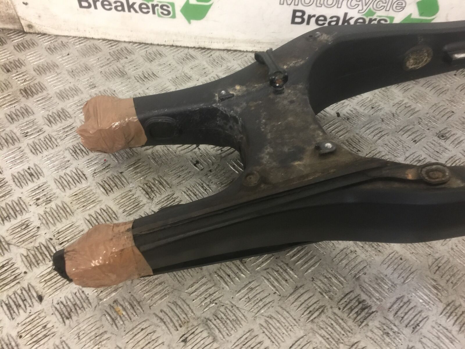 HONDA CRF1000 AFRICA TWIN SWINGARM  YEAR 2016-2019 (STOCK 695)