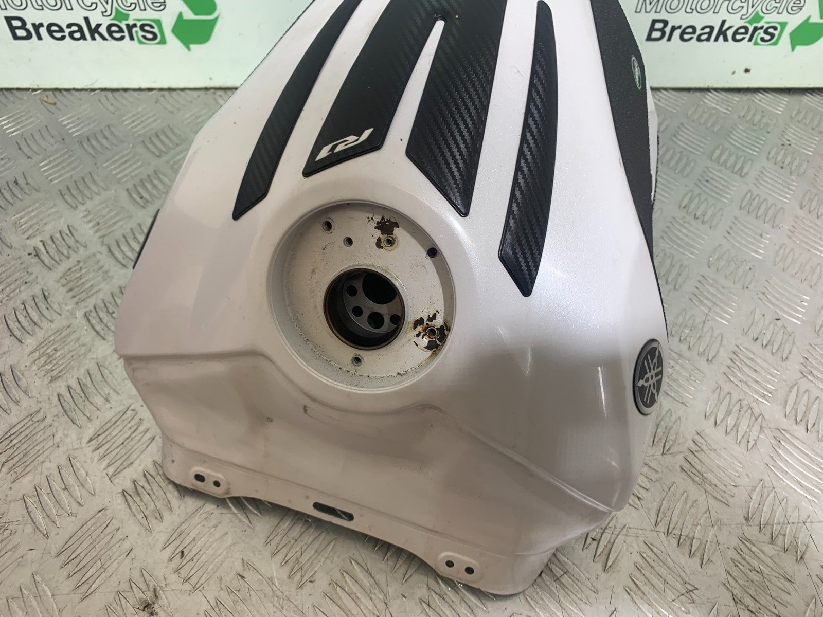 YAMAHA YZF R1 14 B BIG BANG PETROL TANK   2009-14 (CMB1175)