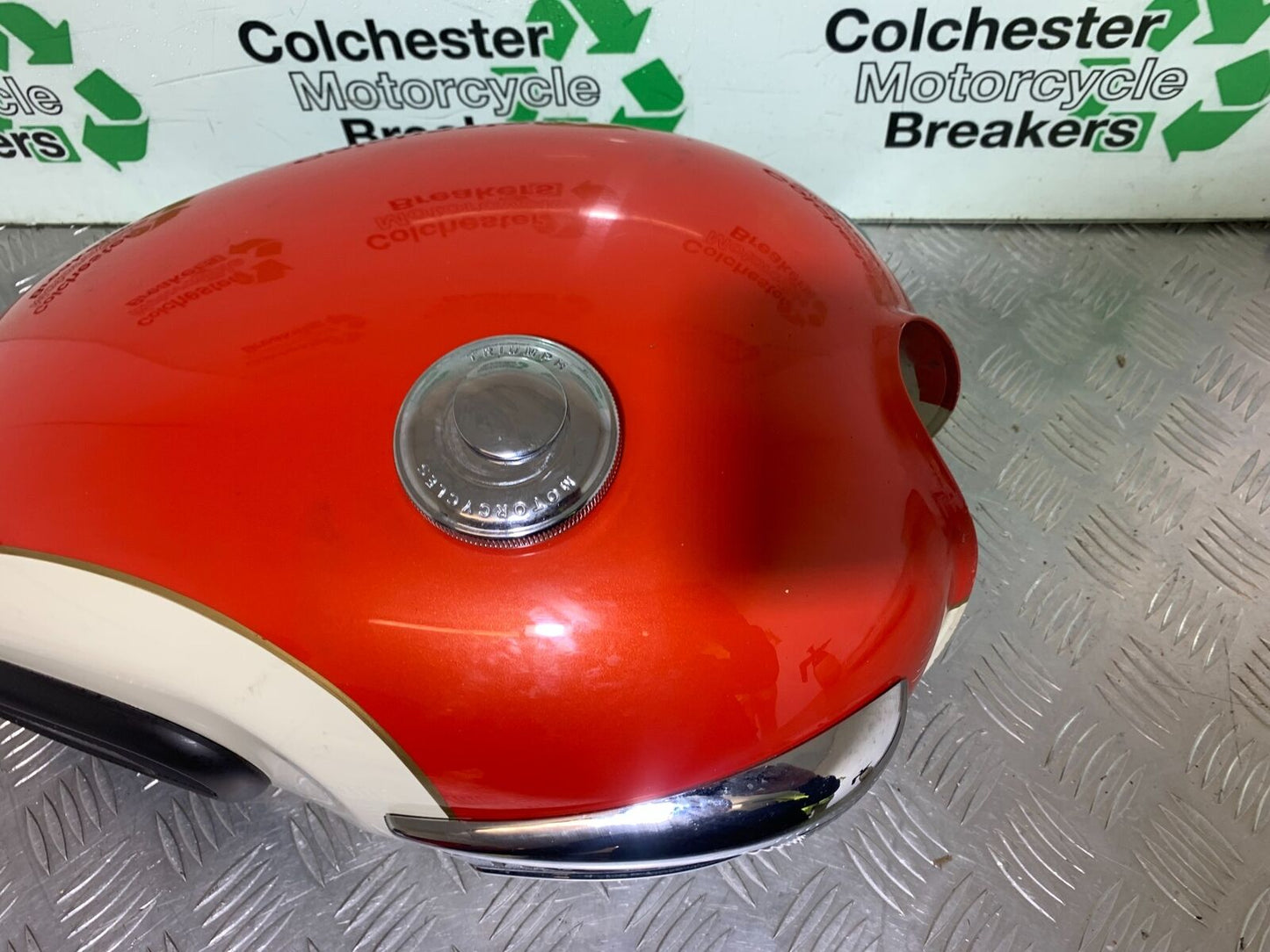 TRIUMPH BONNEVILLE T100 PETROL TANK  YEAR 2017-2021 (CMB1084)
