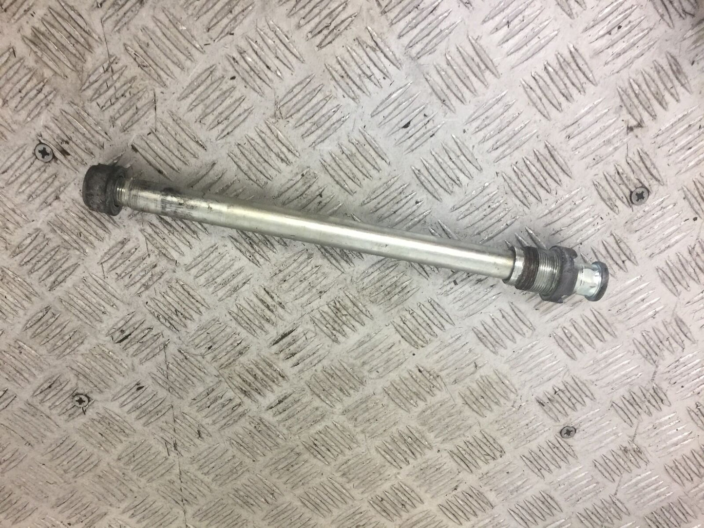 HONDA CBR900 FIREBLADE SWINGARM SPINDLE YEAR 1998 - 99 (STOCK 621)