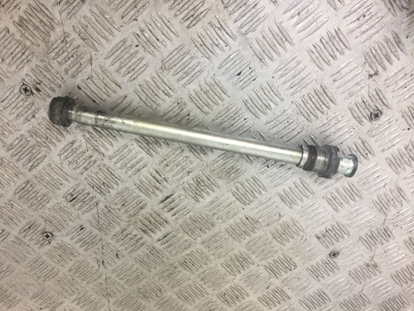 HONDA CBR900 FIREBLADE SWINGARM SPINDLE YEAR 1998 - 99 (STOCK 621)